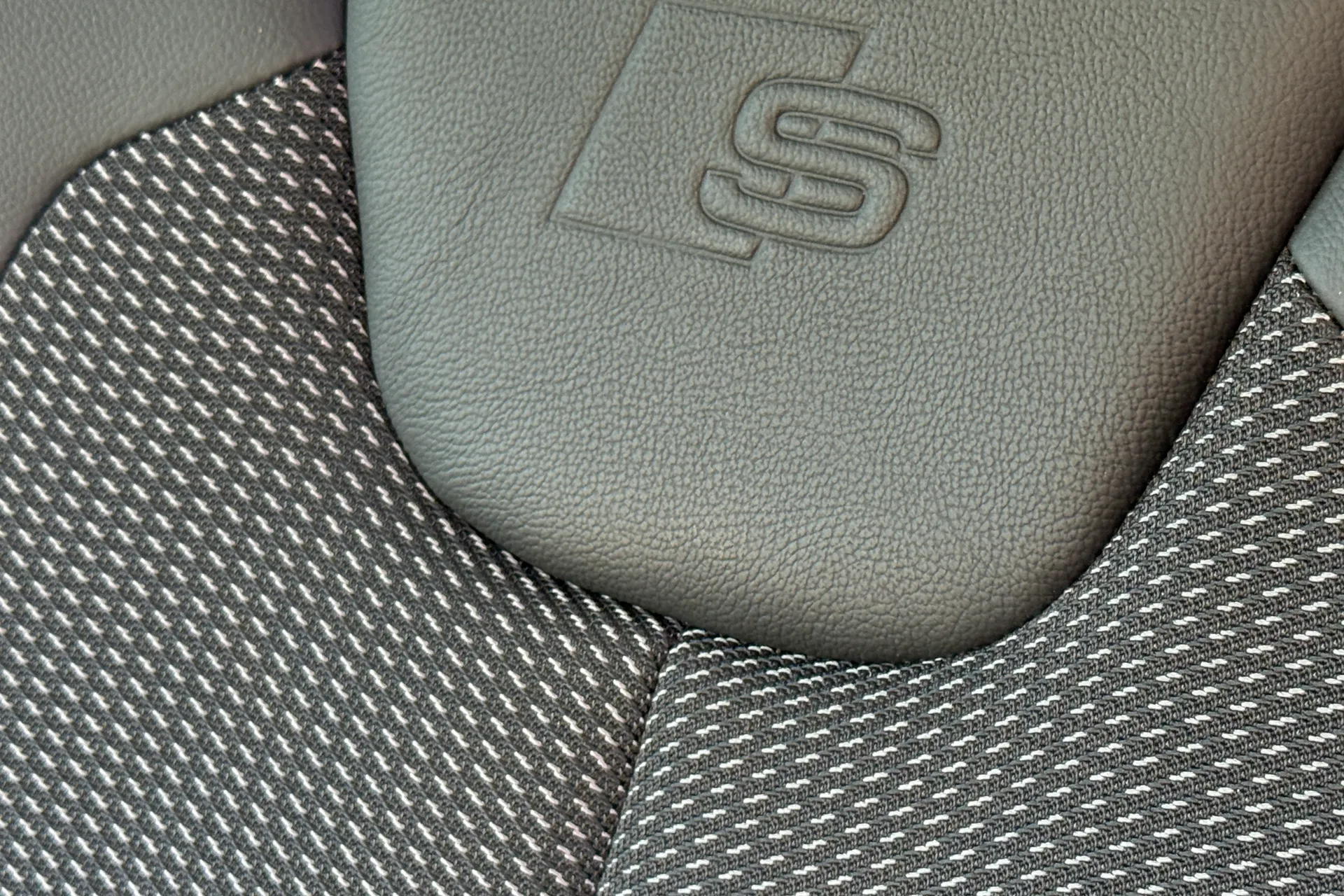 Audi Q2 thumbnail image number 44