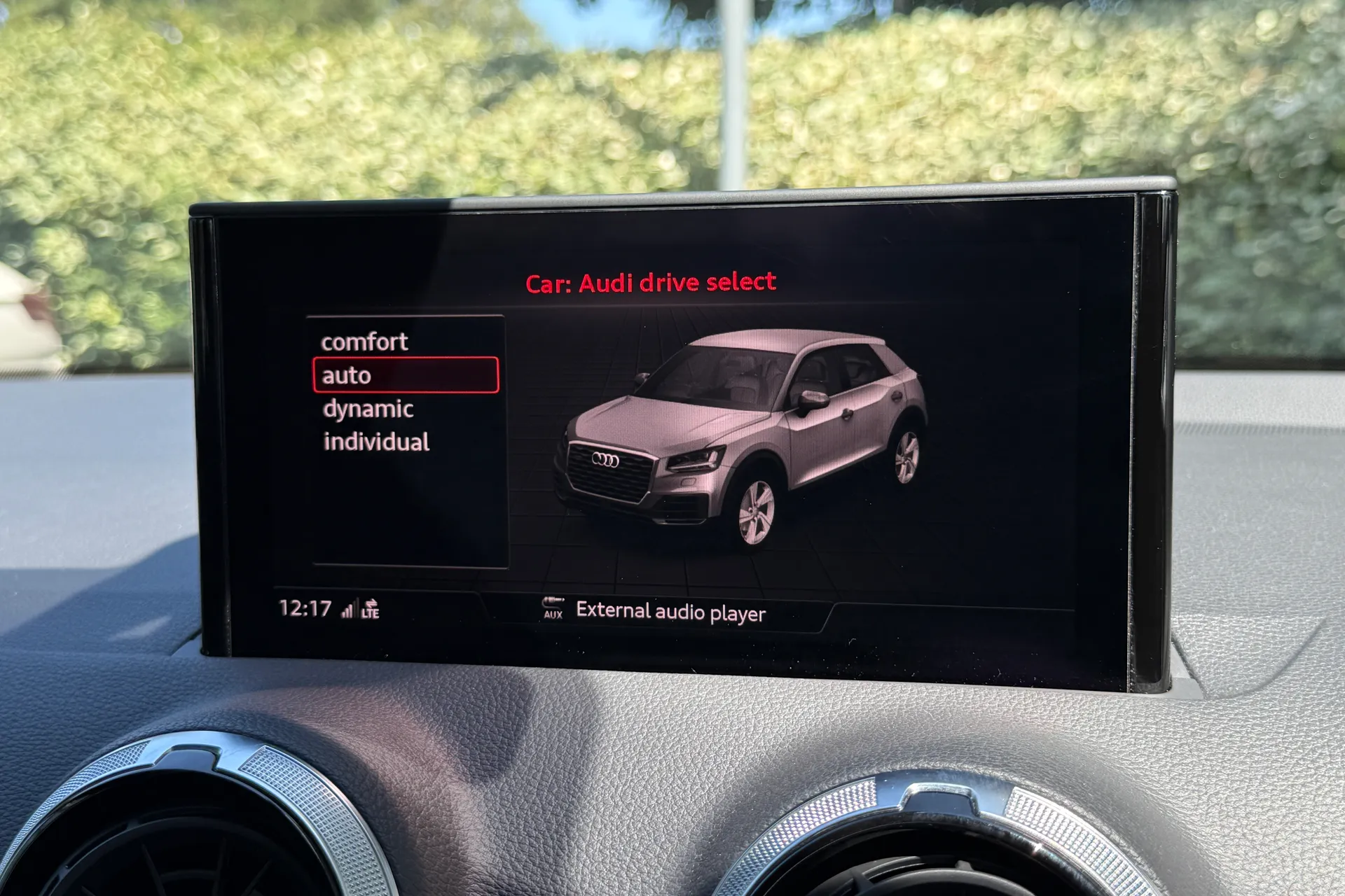 Audi Q2 thumbnail image number 16