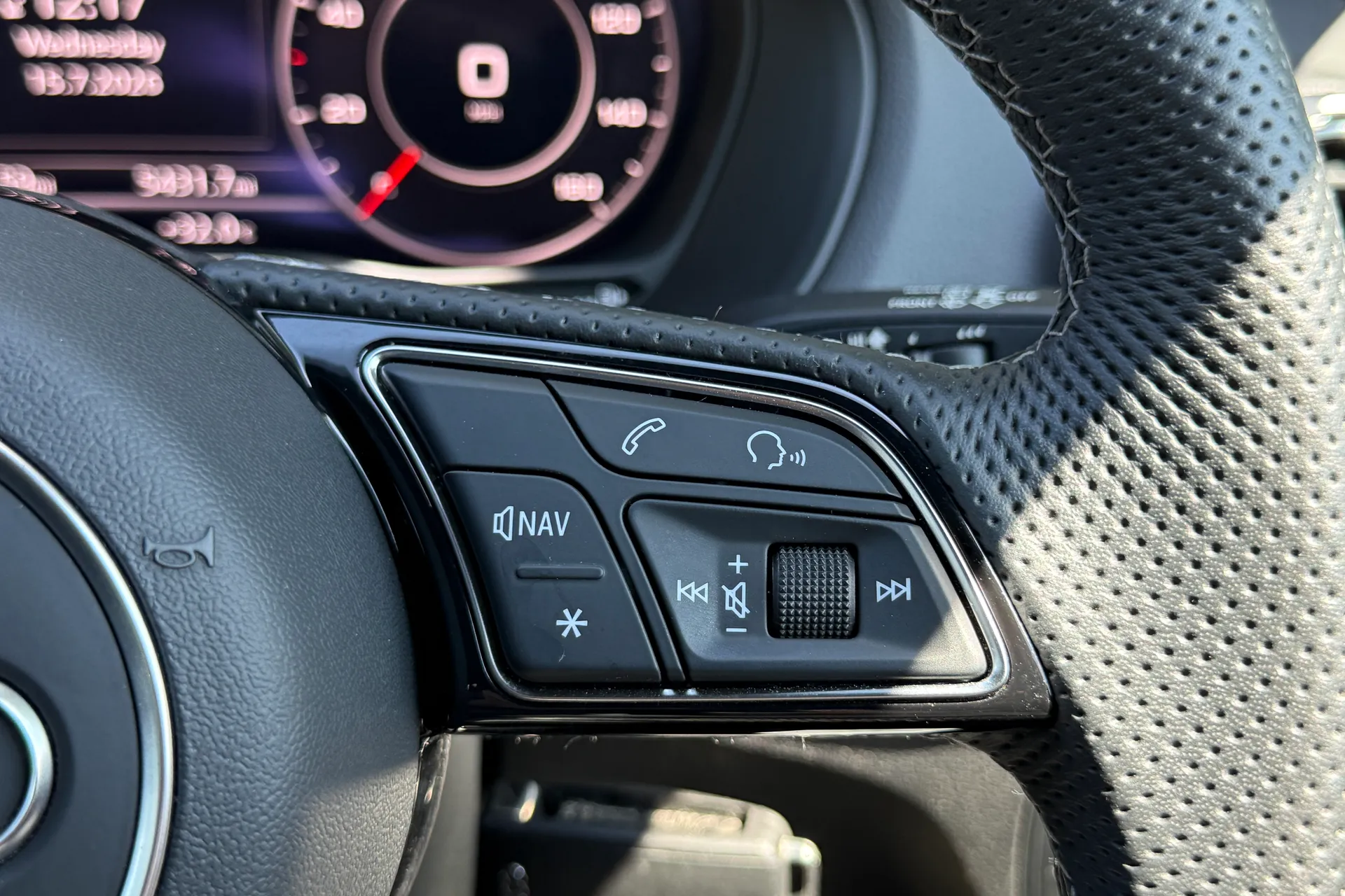 Audi Q2 thumbnail image number 52