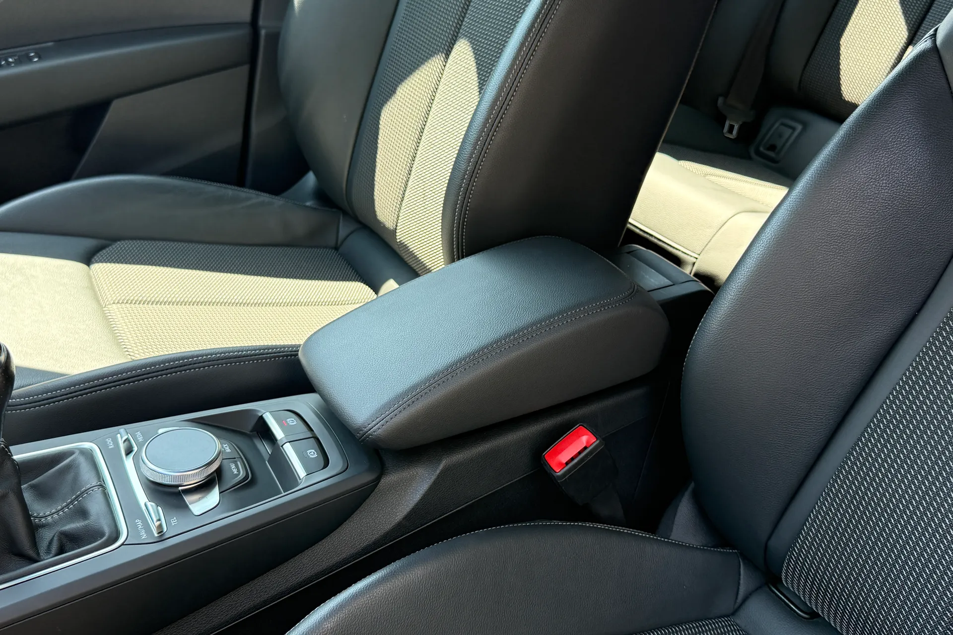 Audi Q2 thumbnail image number 43