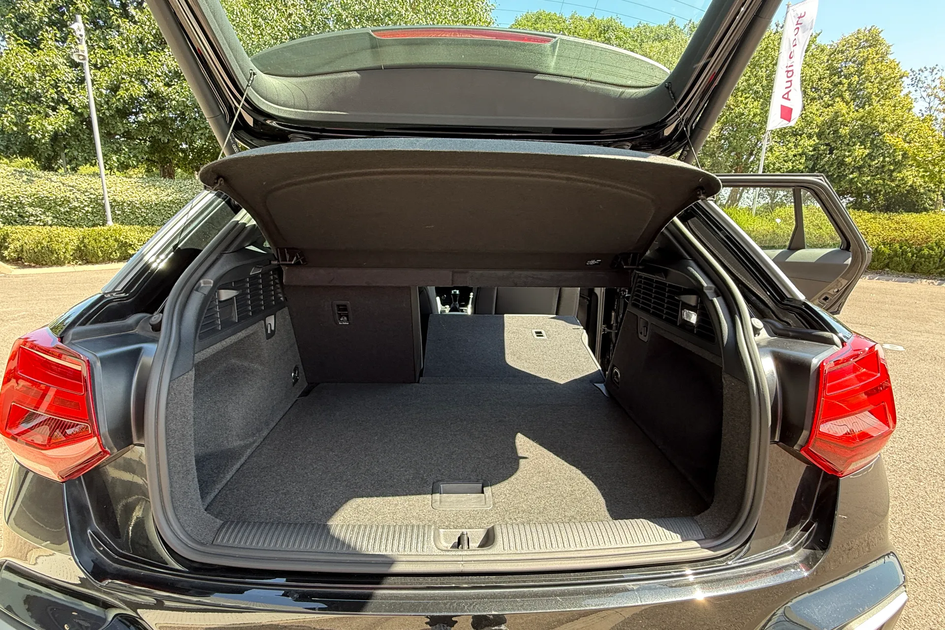Audi Q2 thumbnail image number 39