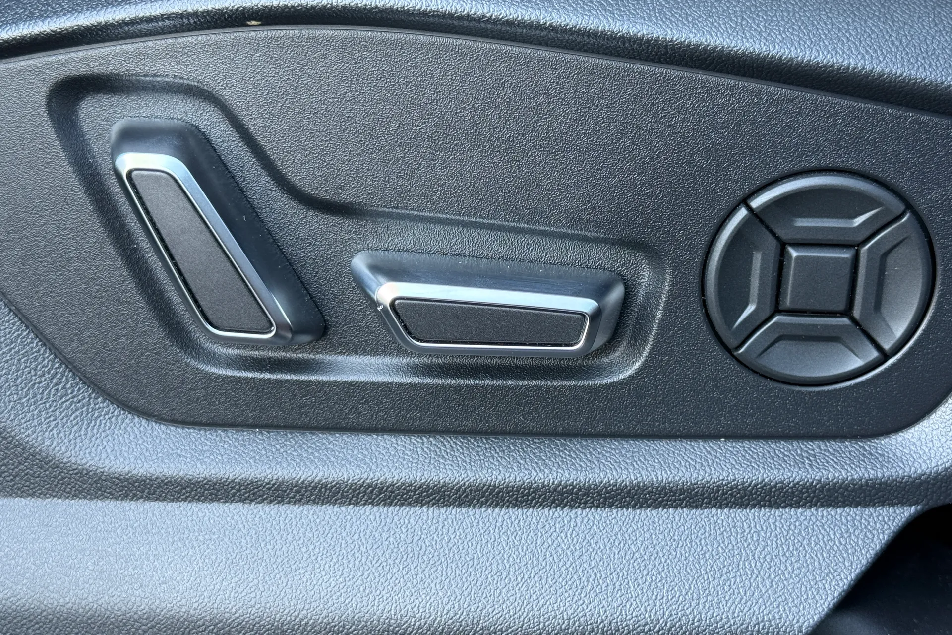Audi Q7 thumbnail image number 37