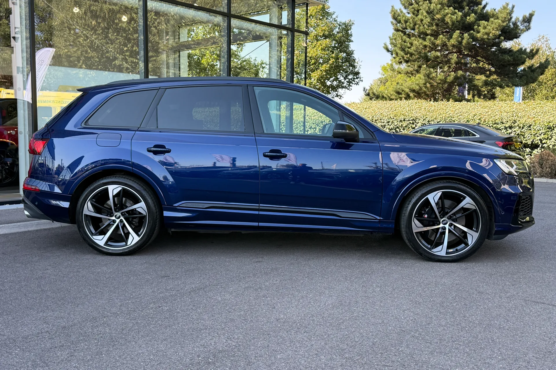 Audi Q7 thumbnail image number 2