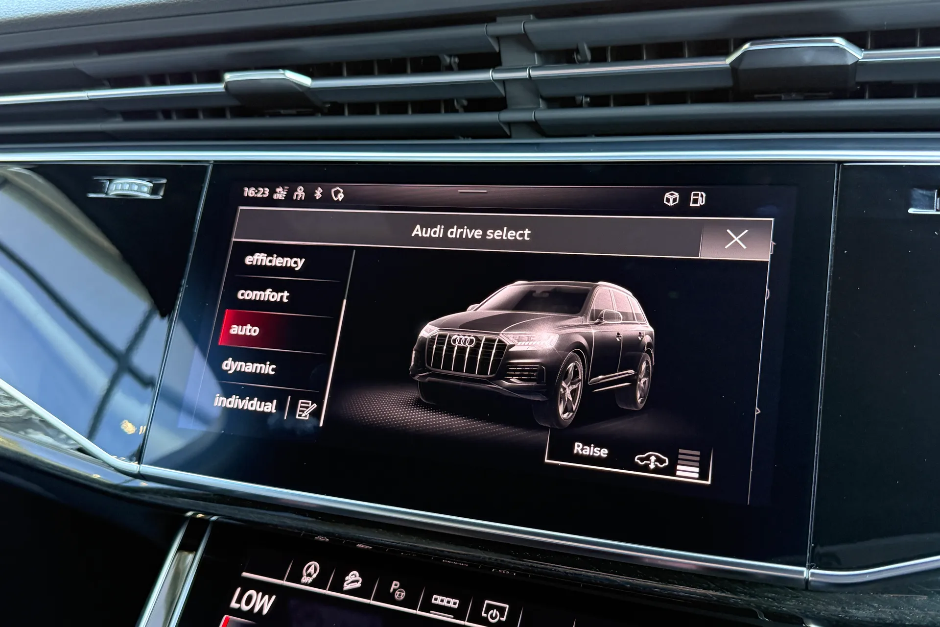Audi Q7 thumbnail image number 14