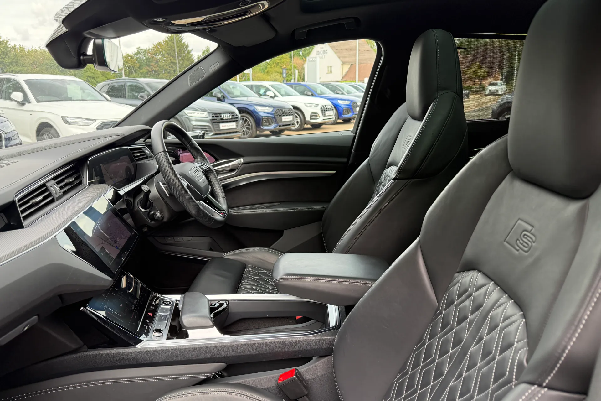 Audi Q8 thumbnail image number 54