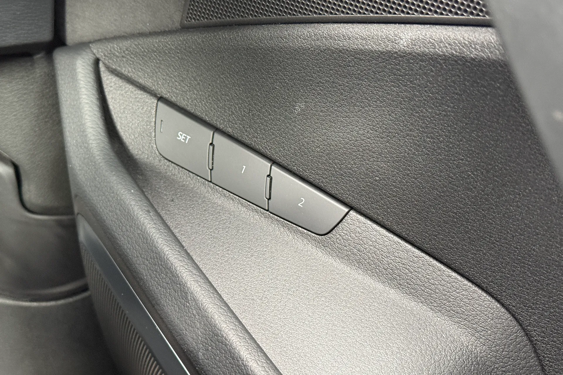 Audi Q8 thumbnail image number 28