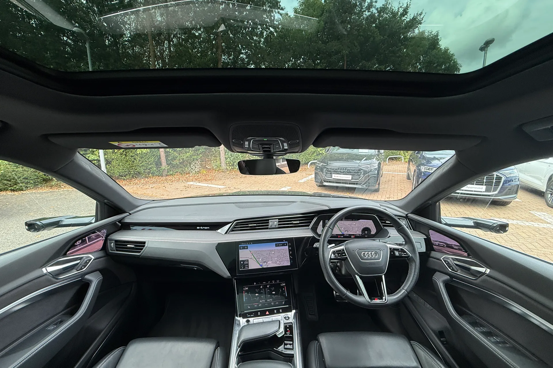 Audi Q8 thumbnail image number 3