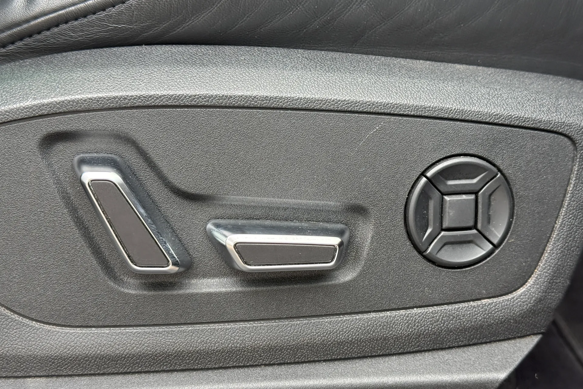 Audi Q8 thumbnail image number 30