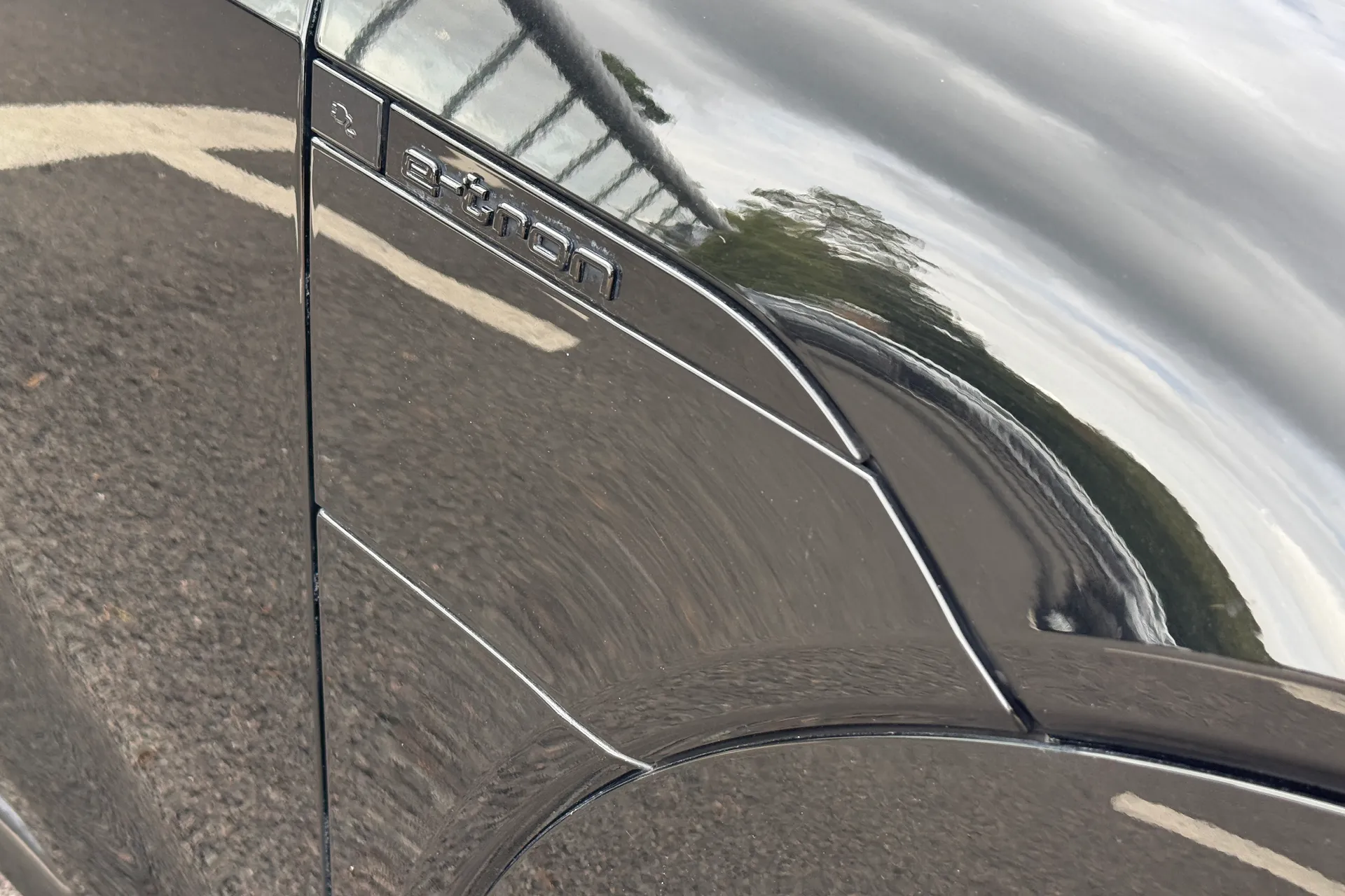 Audi Q8 thumbnail image number 12