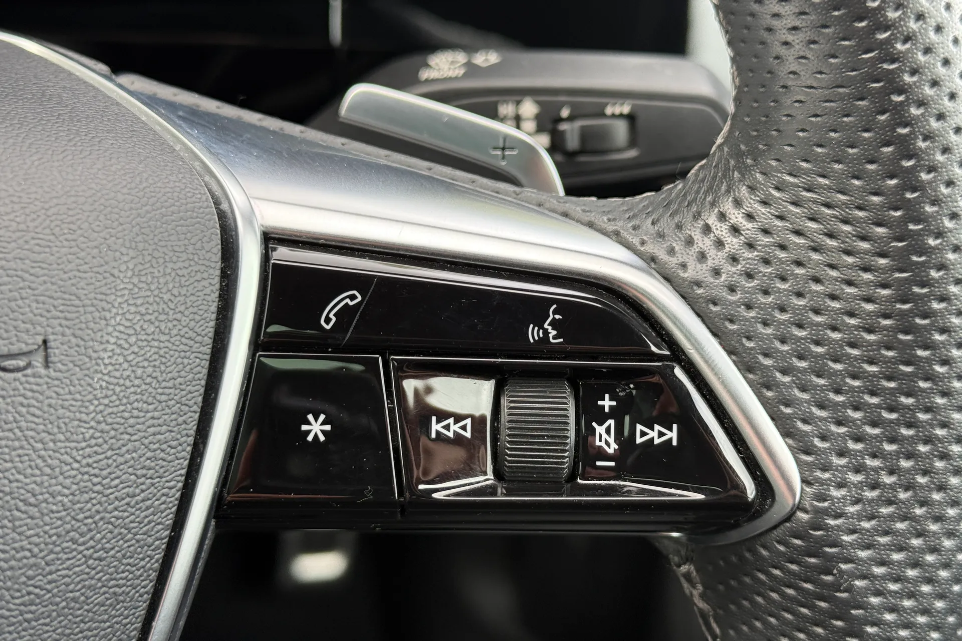Audi Q8 thumbnail image number 21