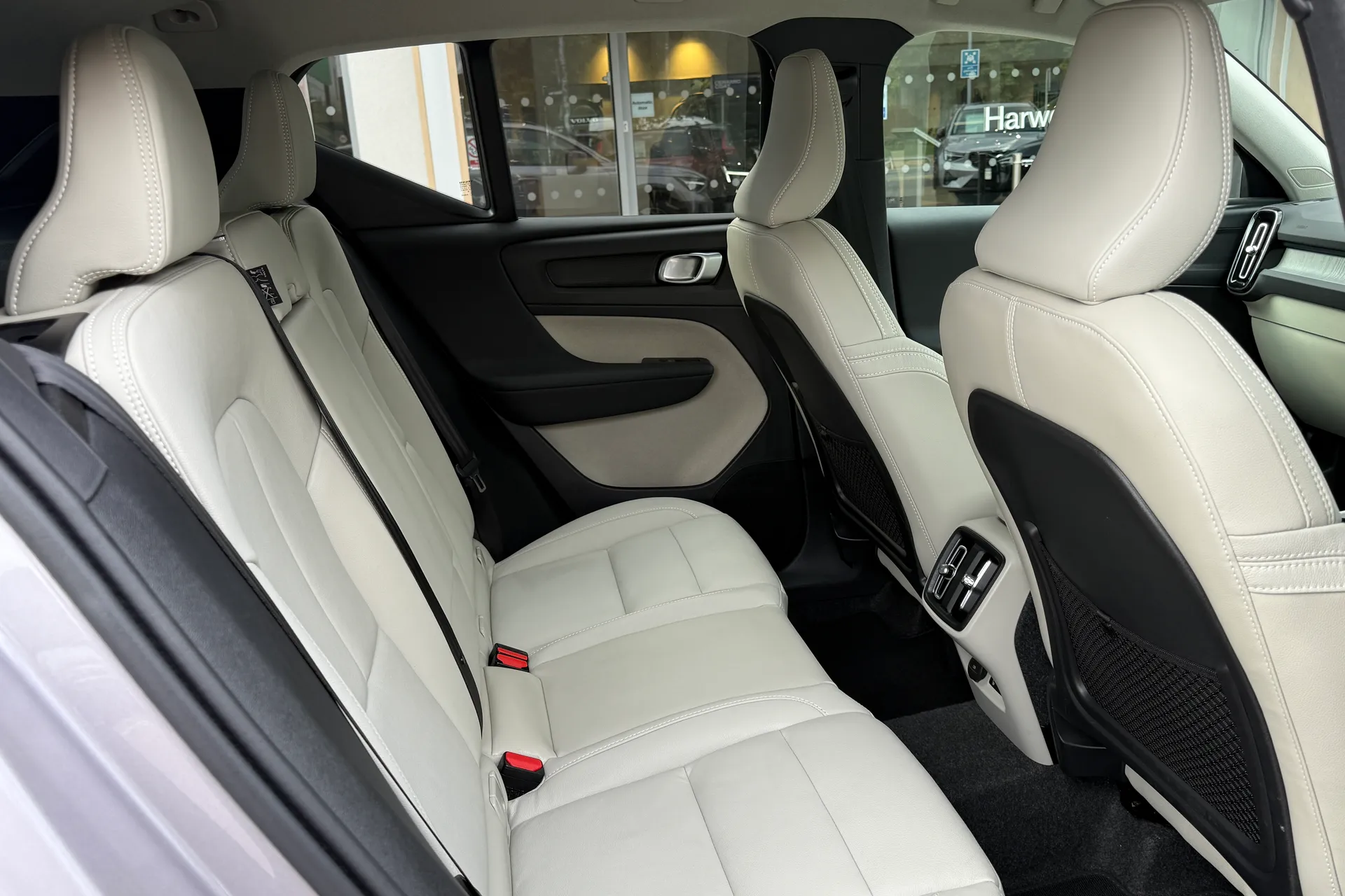Volvo XC40 thumbnail image number 23