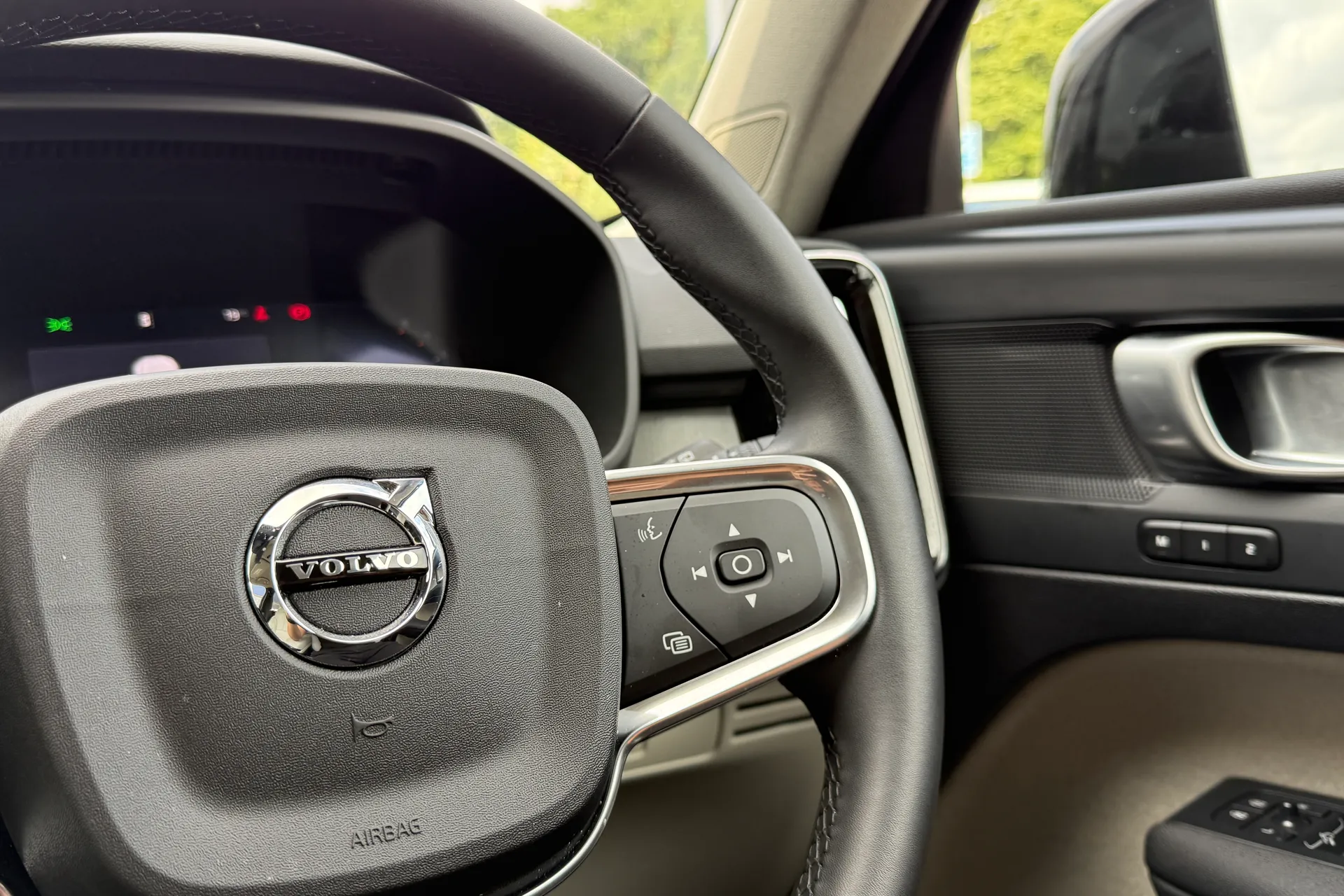 Volvo XC40 thumbnail image number 37