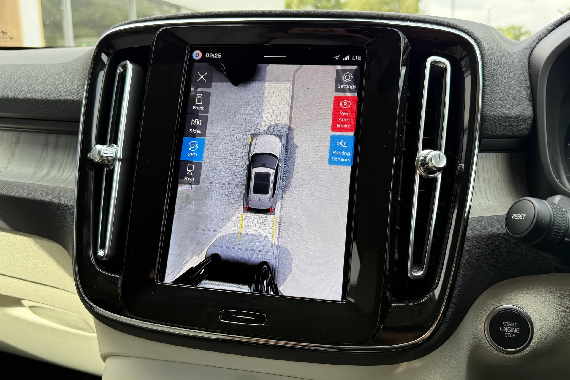 Volvo XC40 thumbnail image number 38