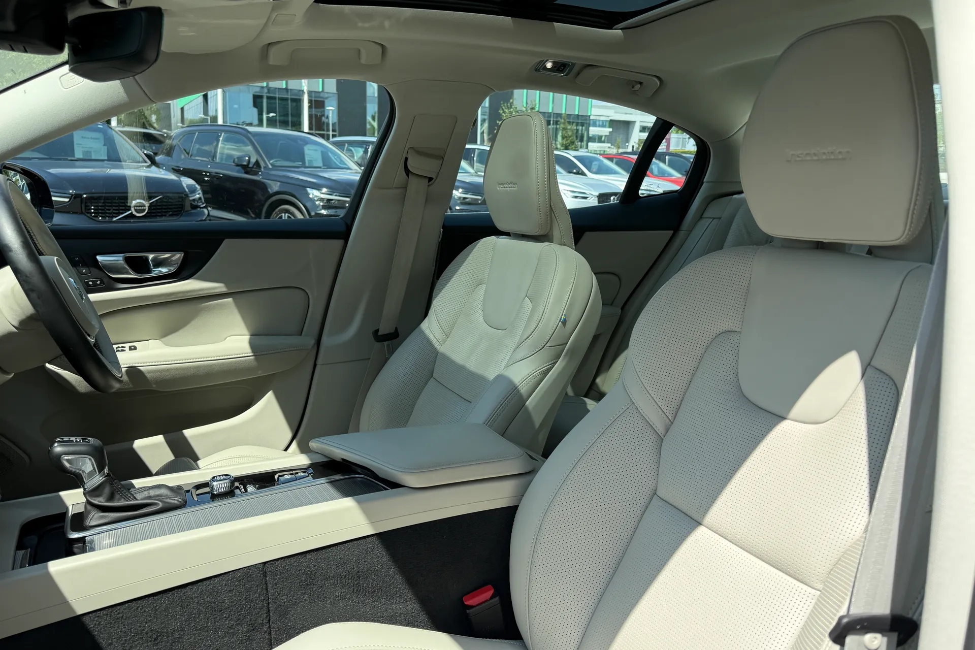 Volvo S60 thumbnail image number 28