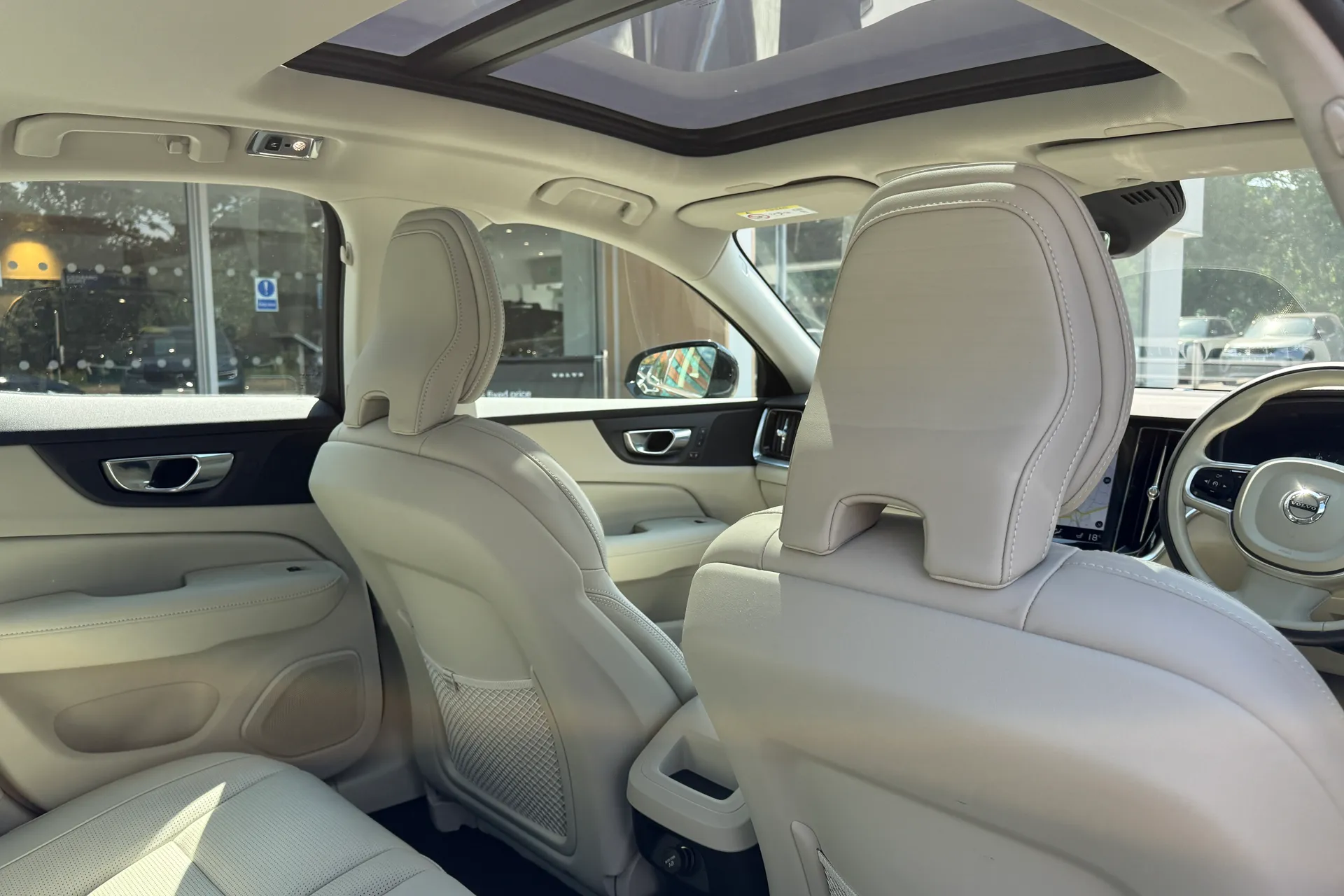 Volvo S60 thumbnail image number 24