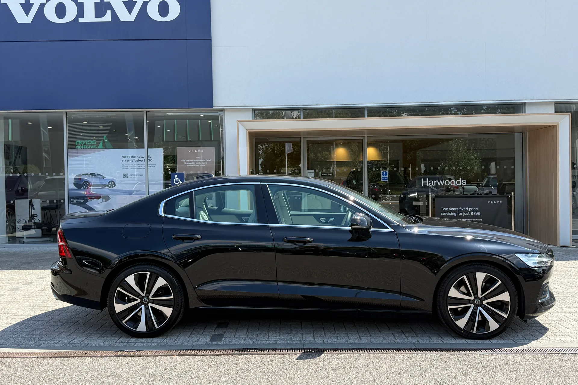 Volvo S60 thumbnail image number 2