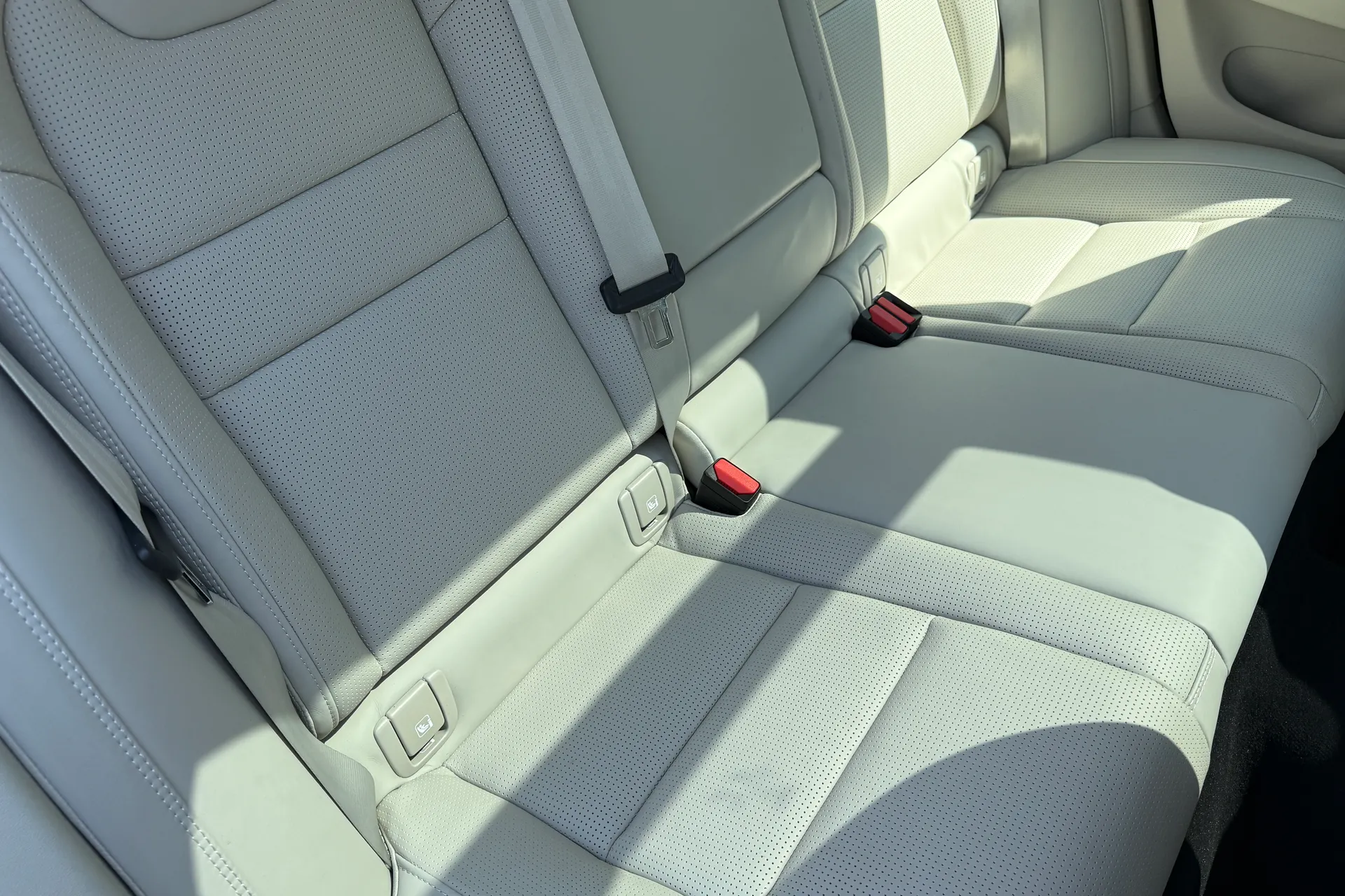 Volvo S60 thumbnail image number 25