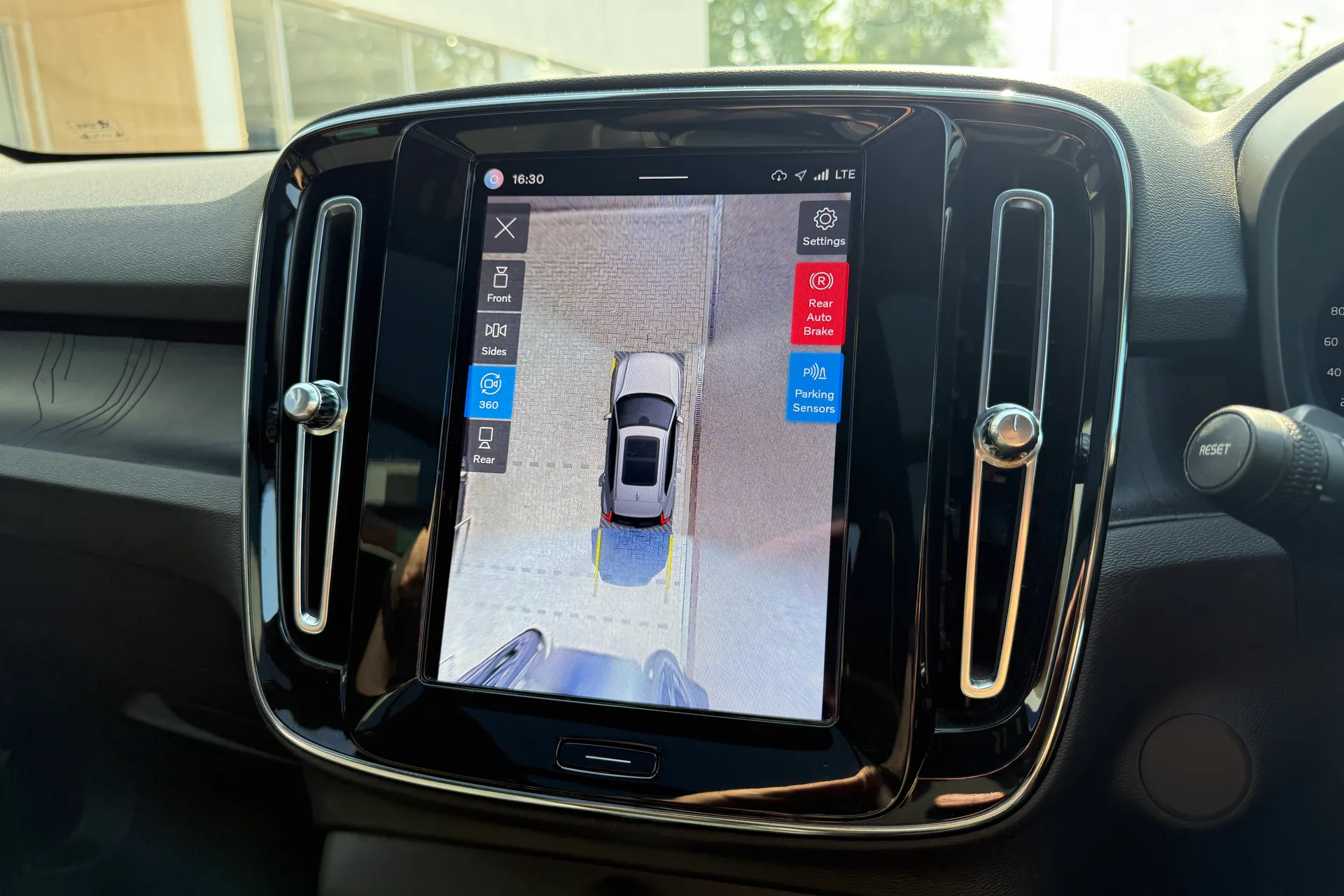 Volvo XC40 thumbnail image number 36