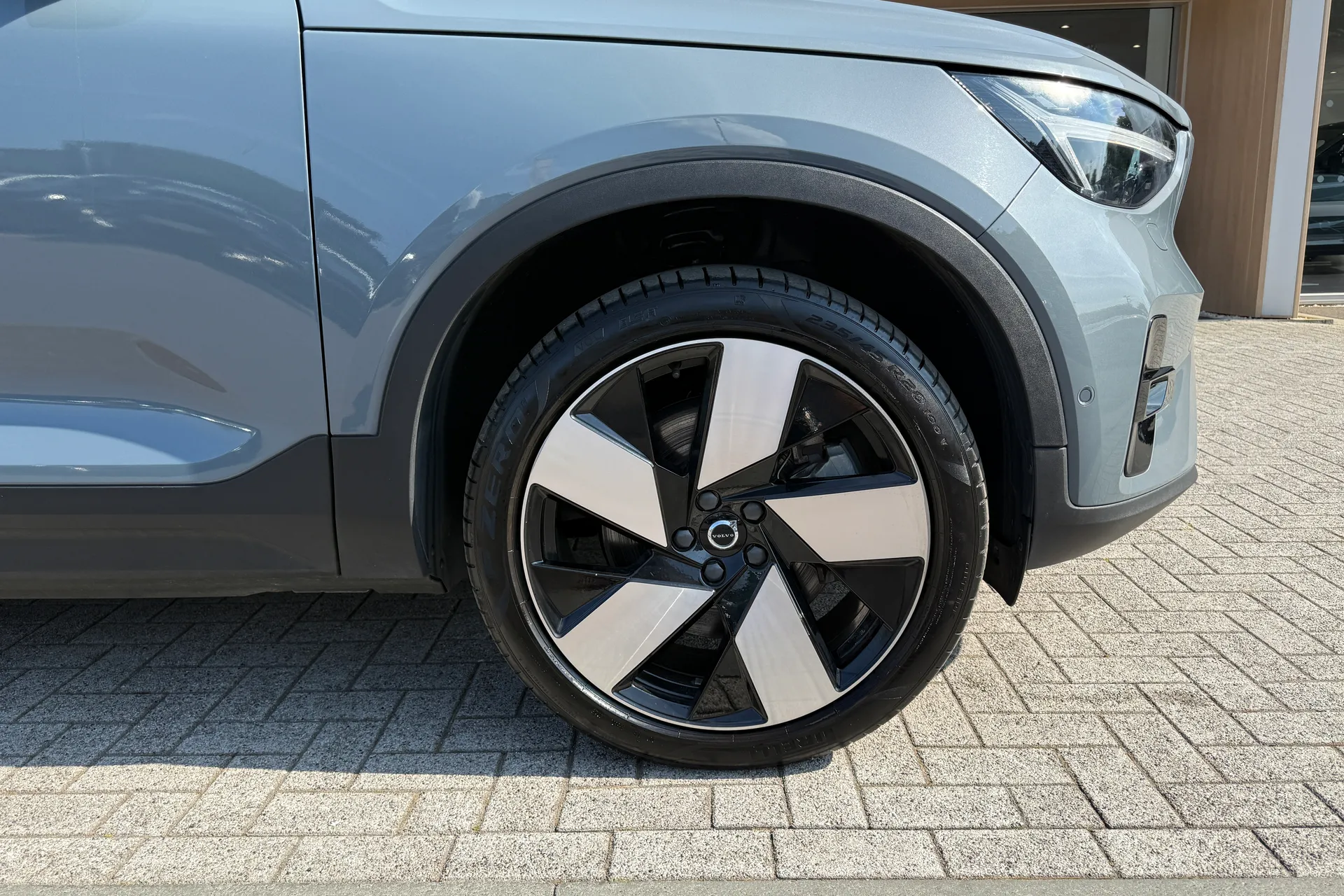 Volvo XC40 thumbnail image number 10