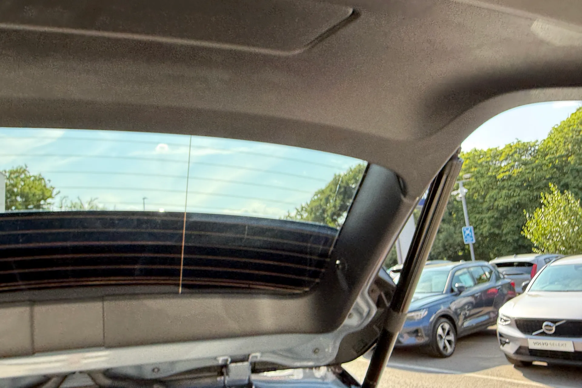 Volvo XC40 thumbnail image number 16