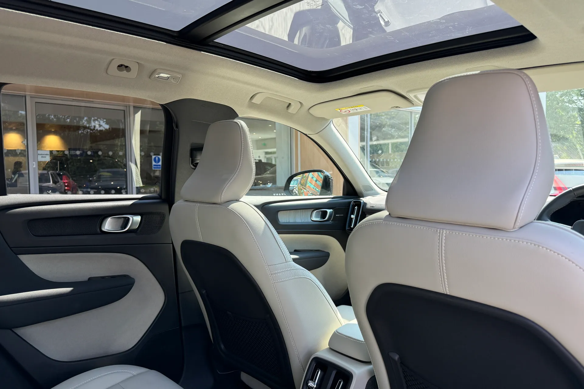 Volvo XC40 thumbnail image number 25