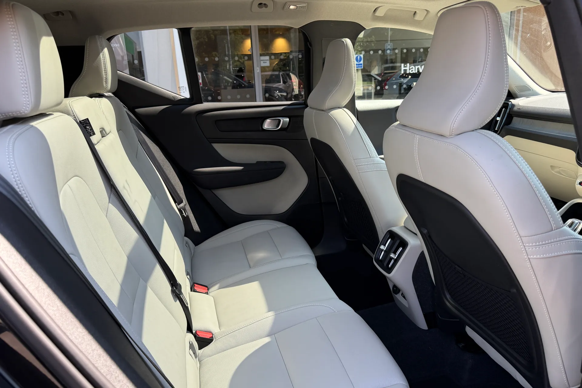 Volvo XC40 thumbnail image number 24