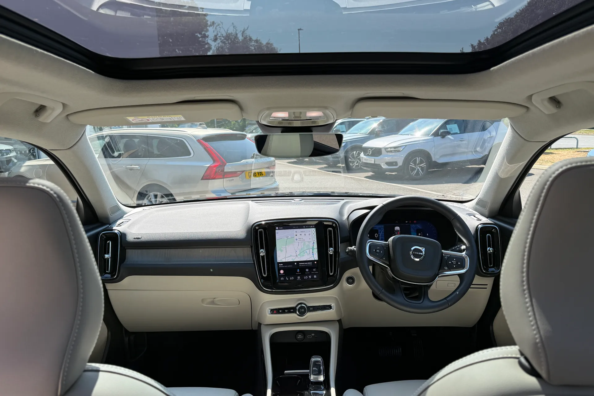 Volvo XC40 thumbnail image number 3