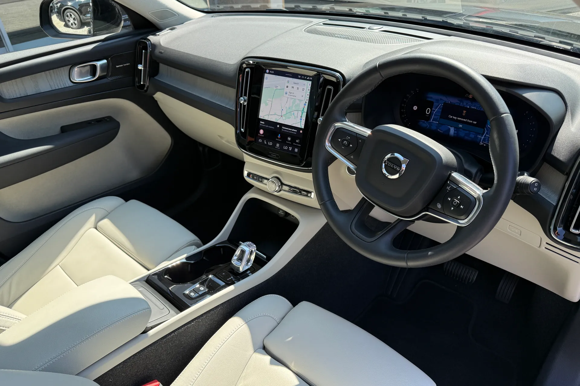 Volvo XC40 thumbnail image number 6