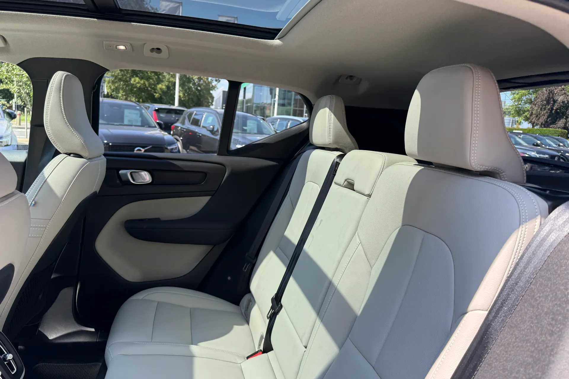 Volvo XC40 thumbnail image number 32