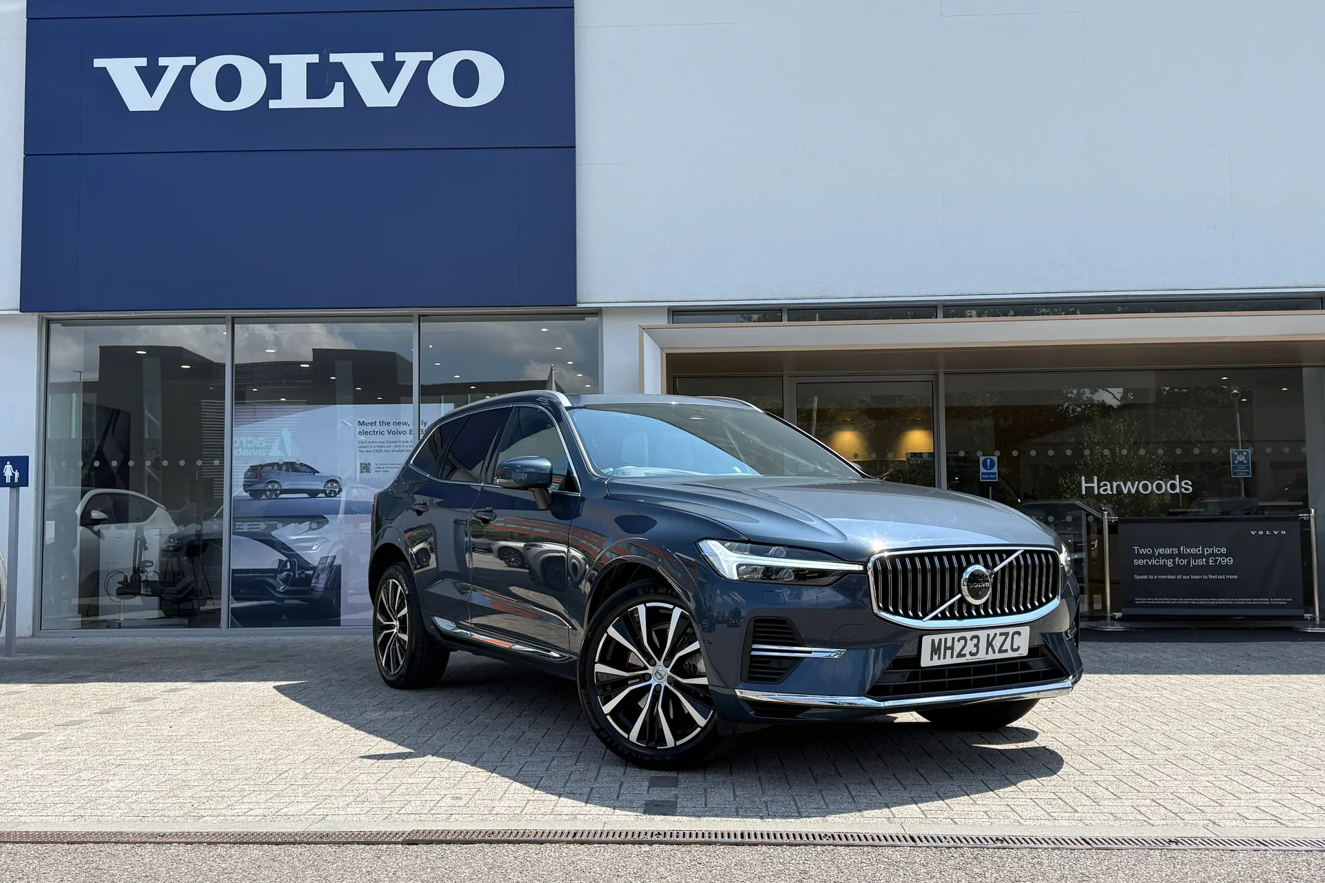 Volvo XC60 focused image