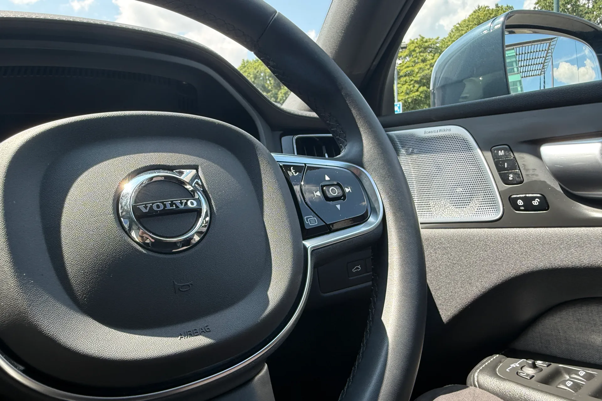 Volvo XC60 thumbnail image number 37