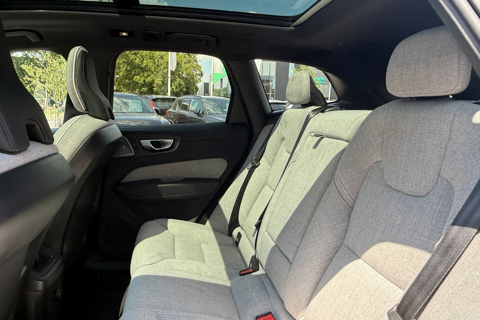 Volvo XC60 thumbnail image number 31