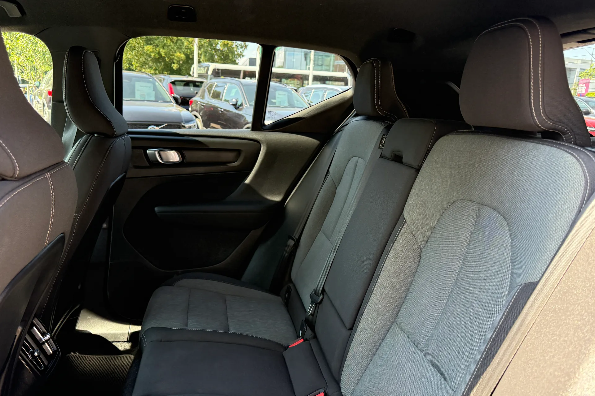 Volvo XC40 thumbnail image number 32