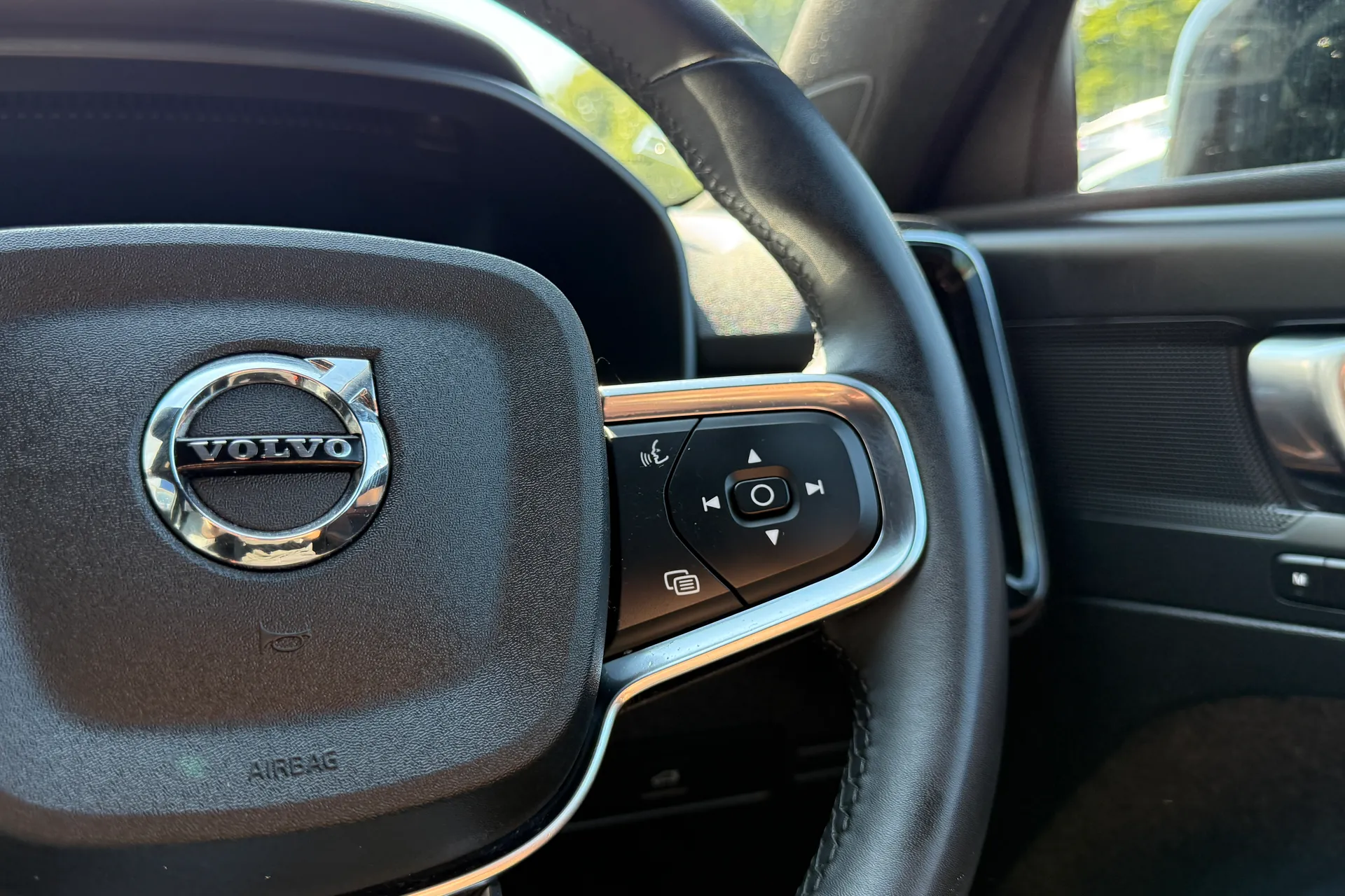 Volvo XC40 thumbnail image number 38