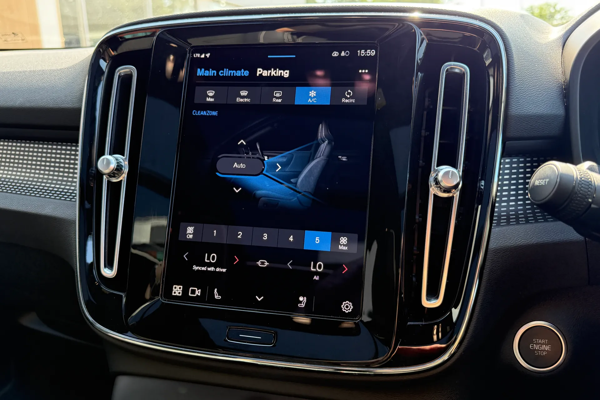 Volvo XC40 thumbnail image number 39