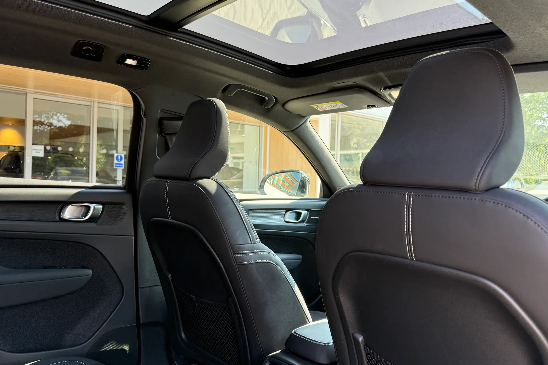 Volvo XC40 thumbnail image number 24
