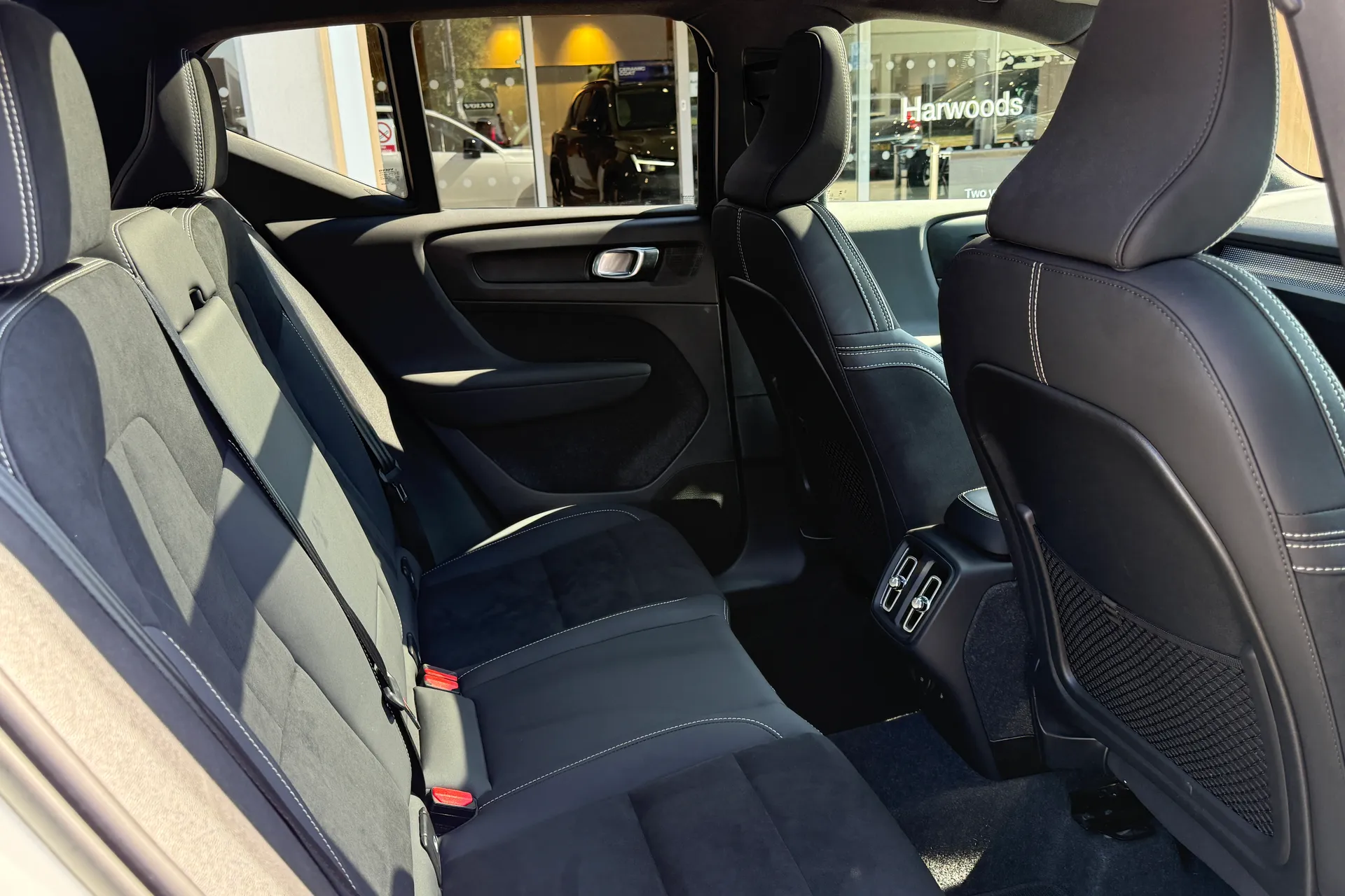 Volvo XC40 thumbnail image number 23