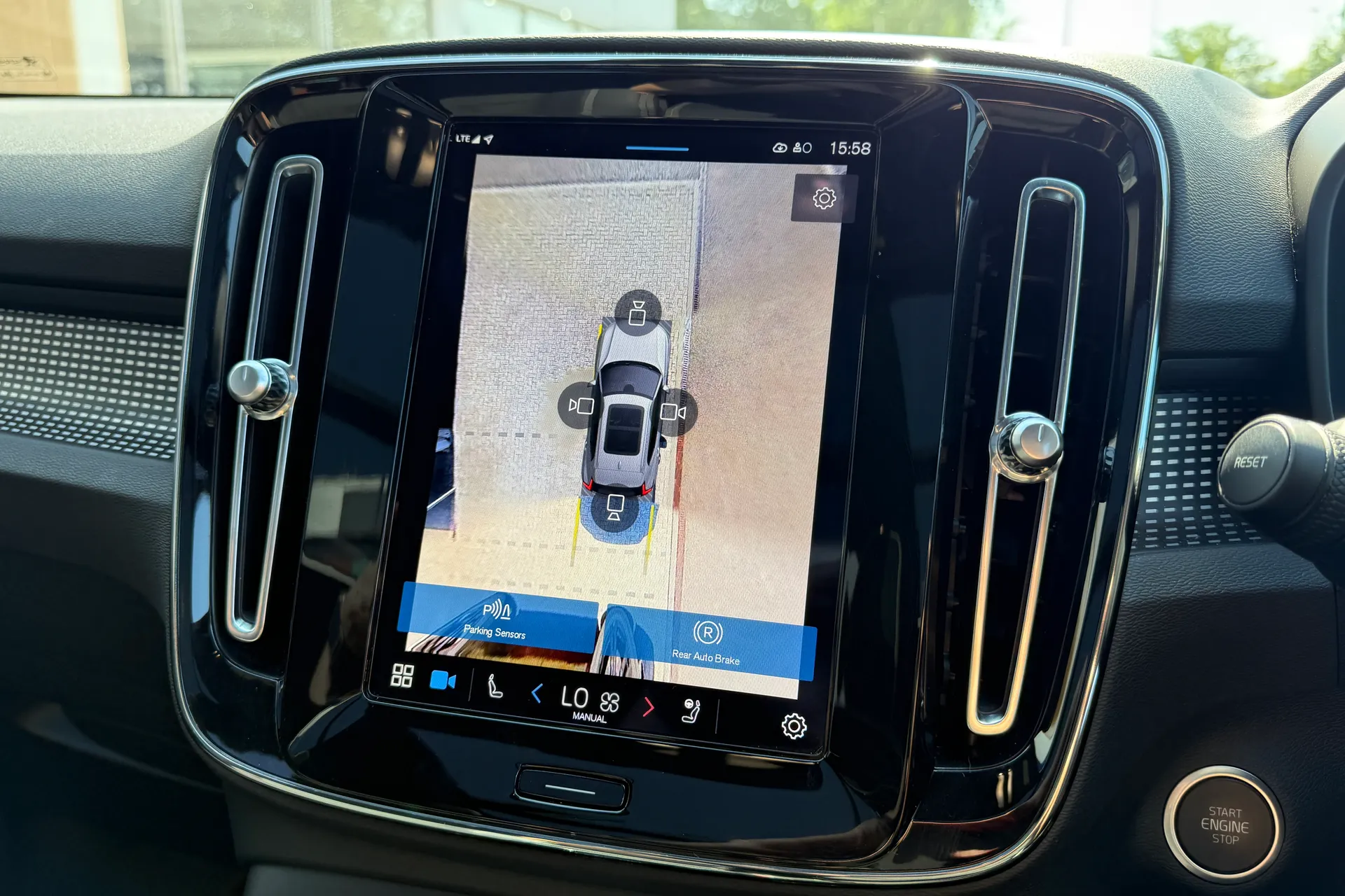 Volvo XC40 thumbnail image number 4