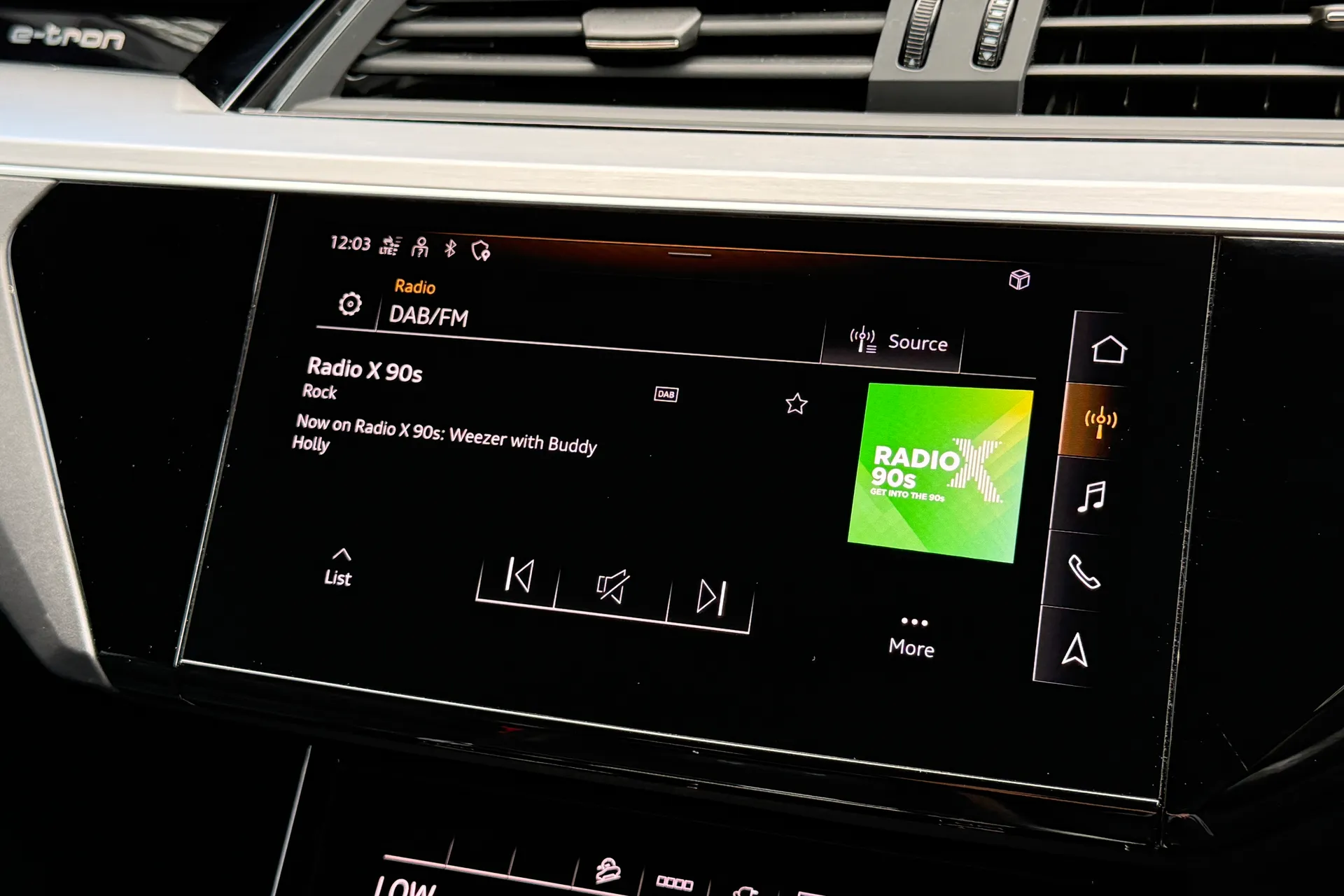 Audi e-tron thumbnail image number 28