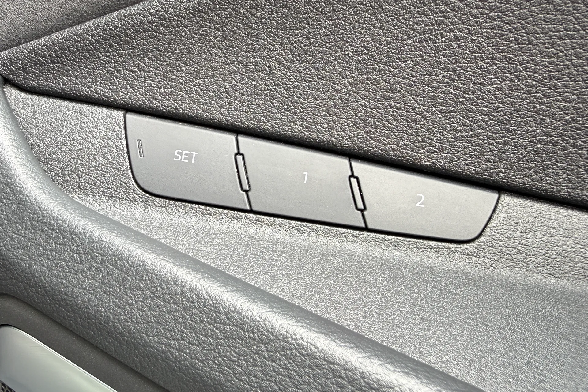 Audi e-tron thumbnail image number 43