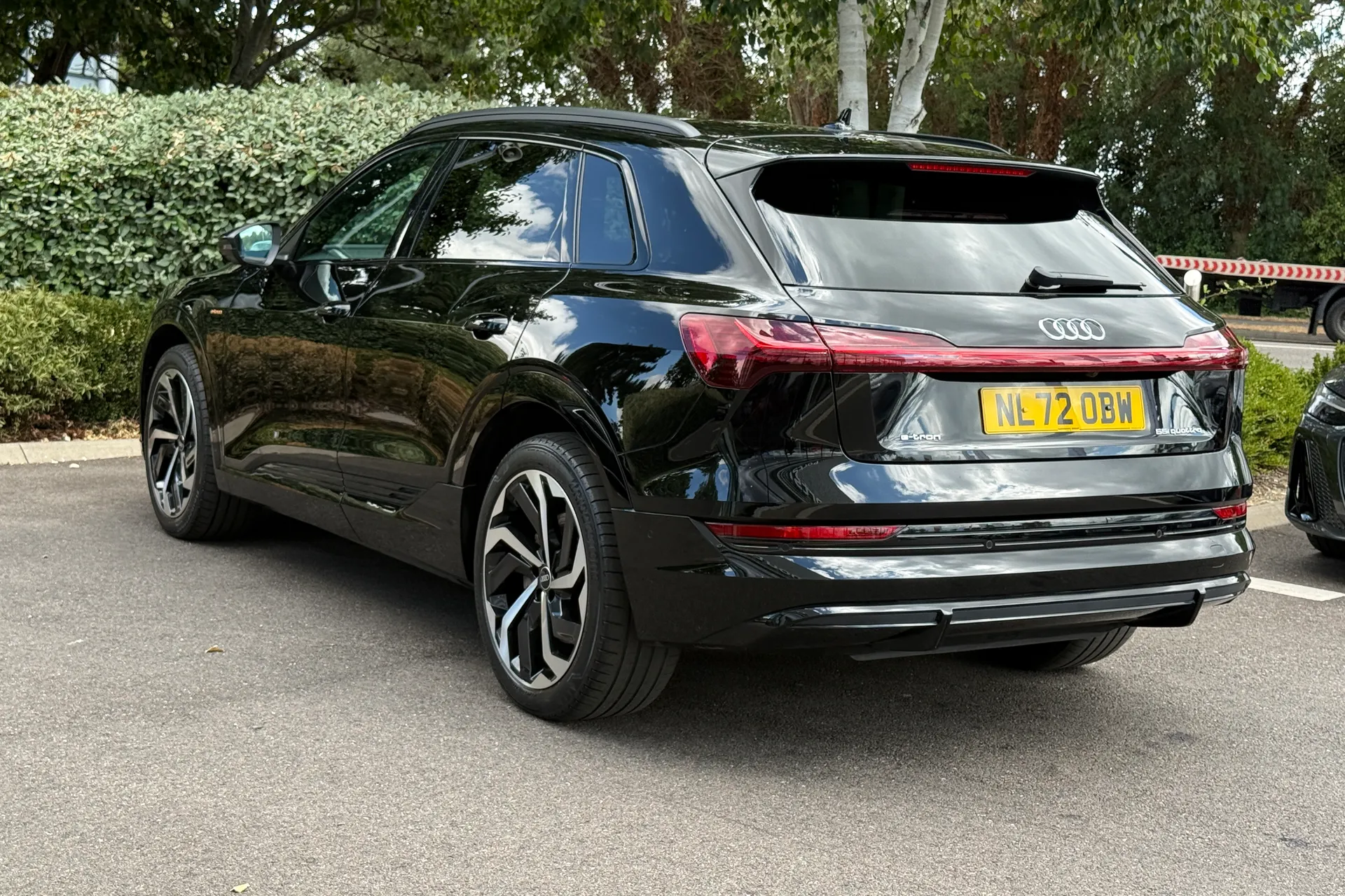 Audi e-tron thumbnail image number 12