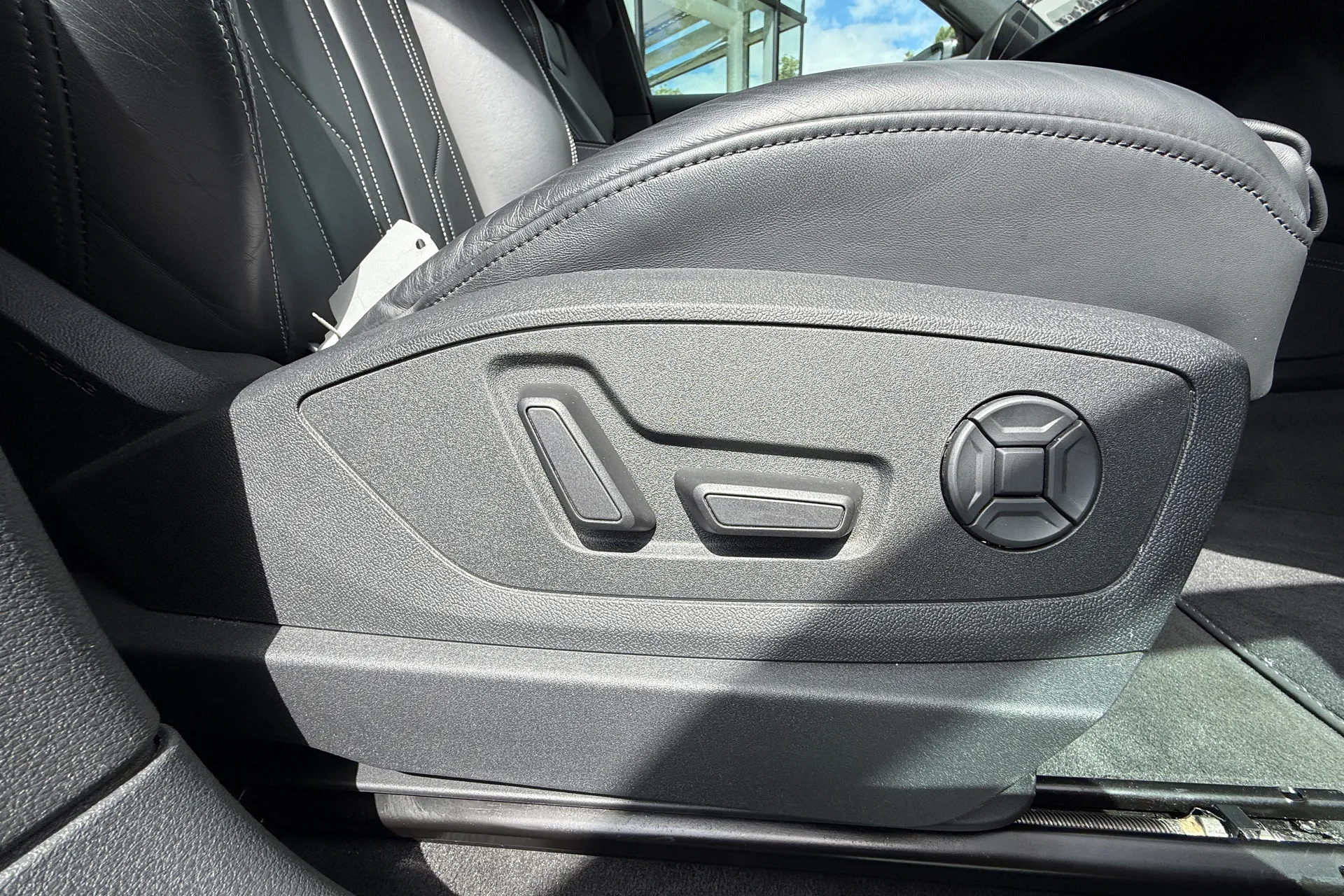 Audi e-tron thumbnail image number 42