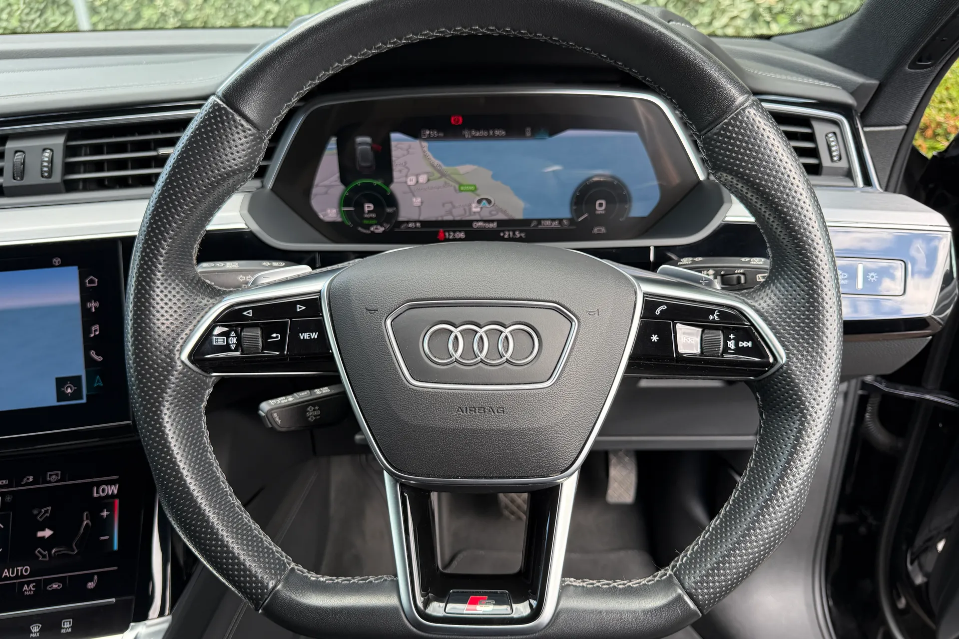 Audi e-tron thumbnail image number 13