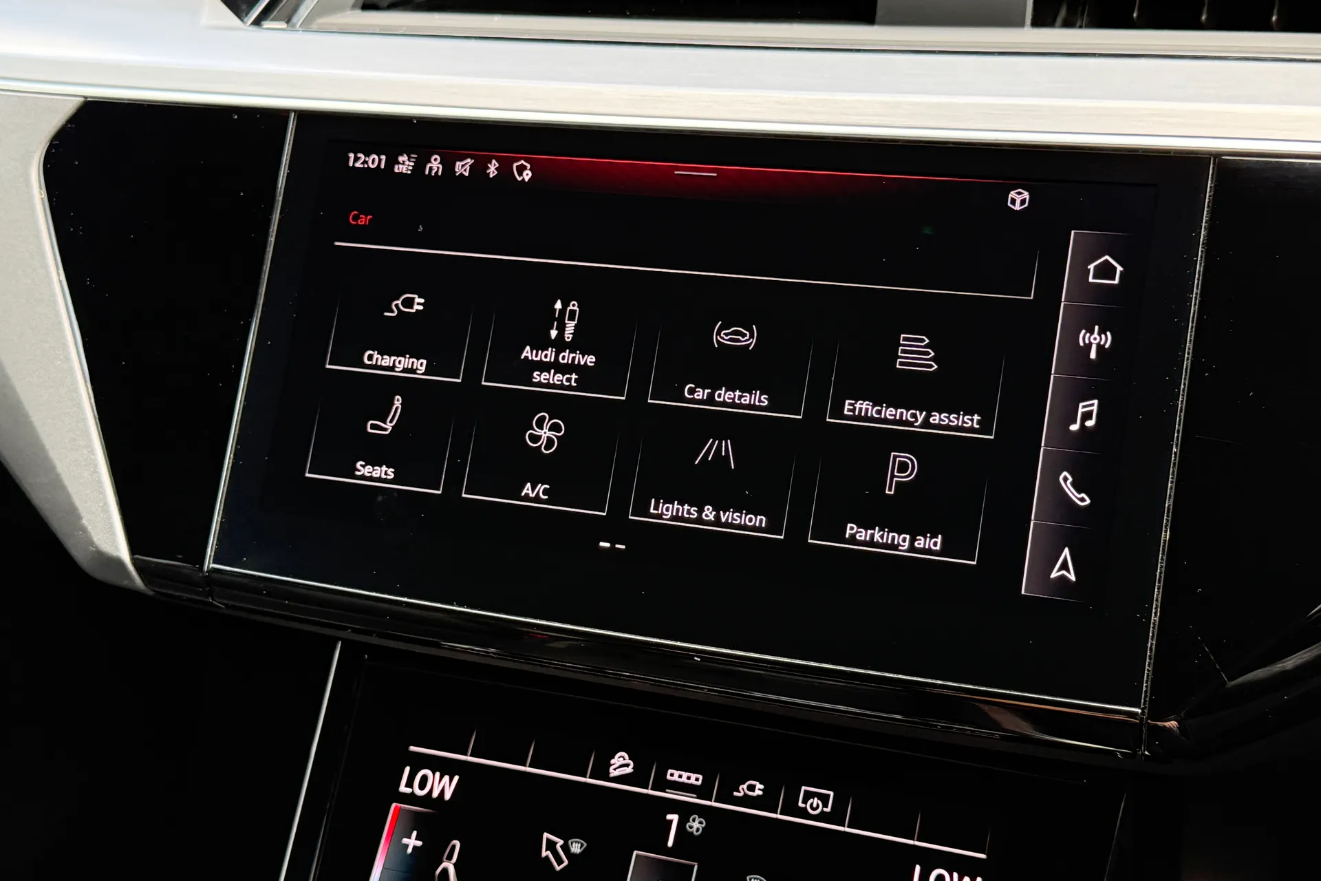 Audi e-tron thumbnail image number 24