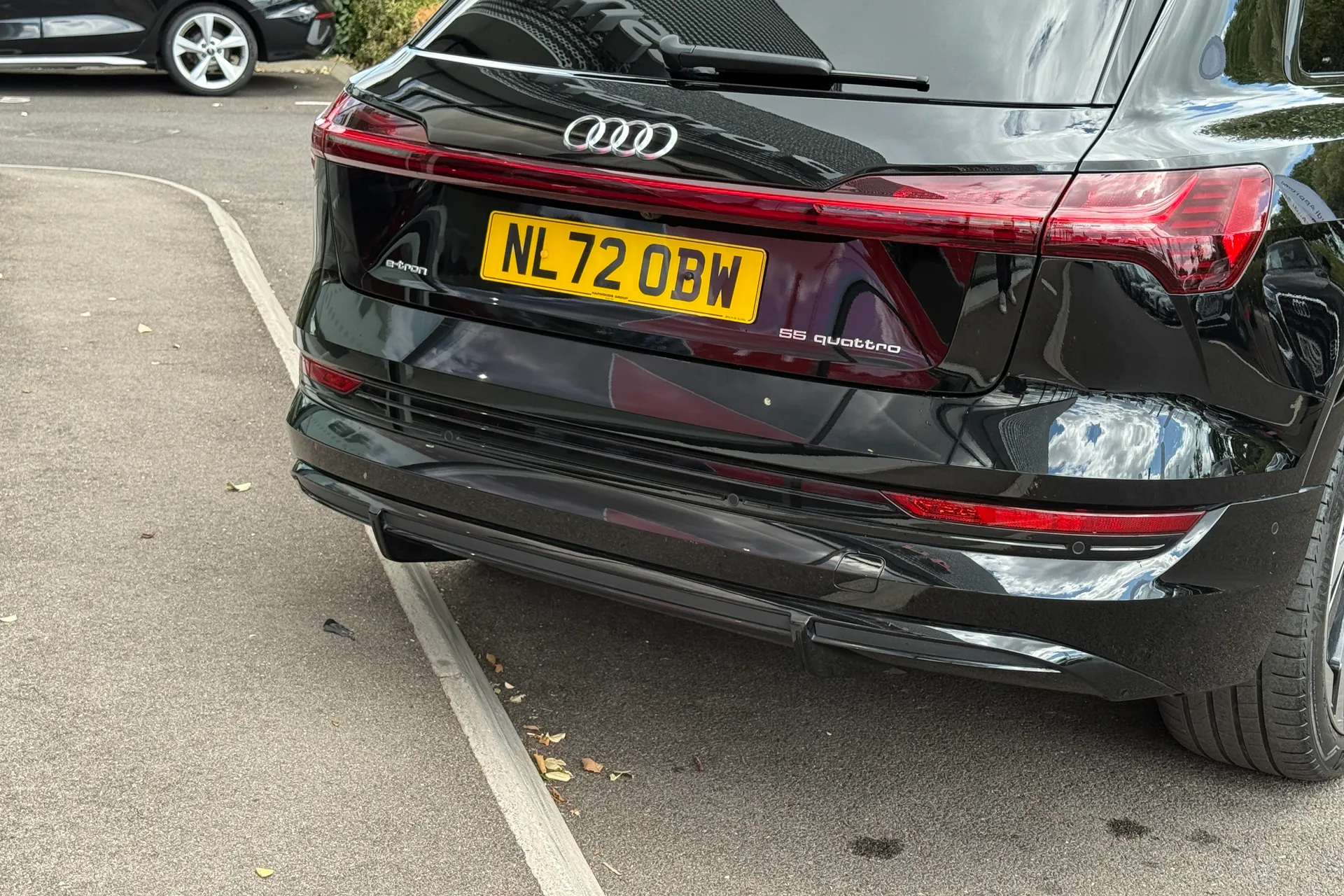 Audi e-tron thumbnail image number 27