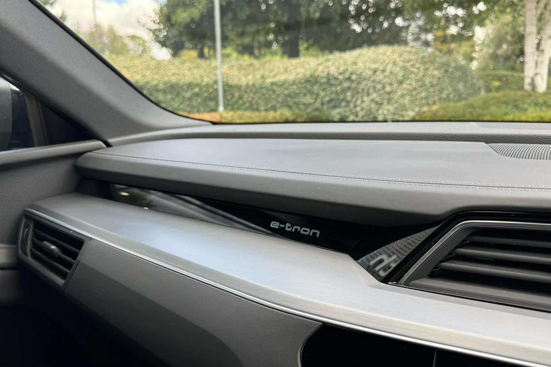 Audi e-tron thumbnail image number 46