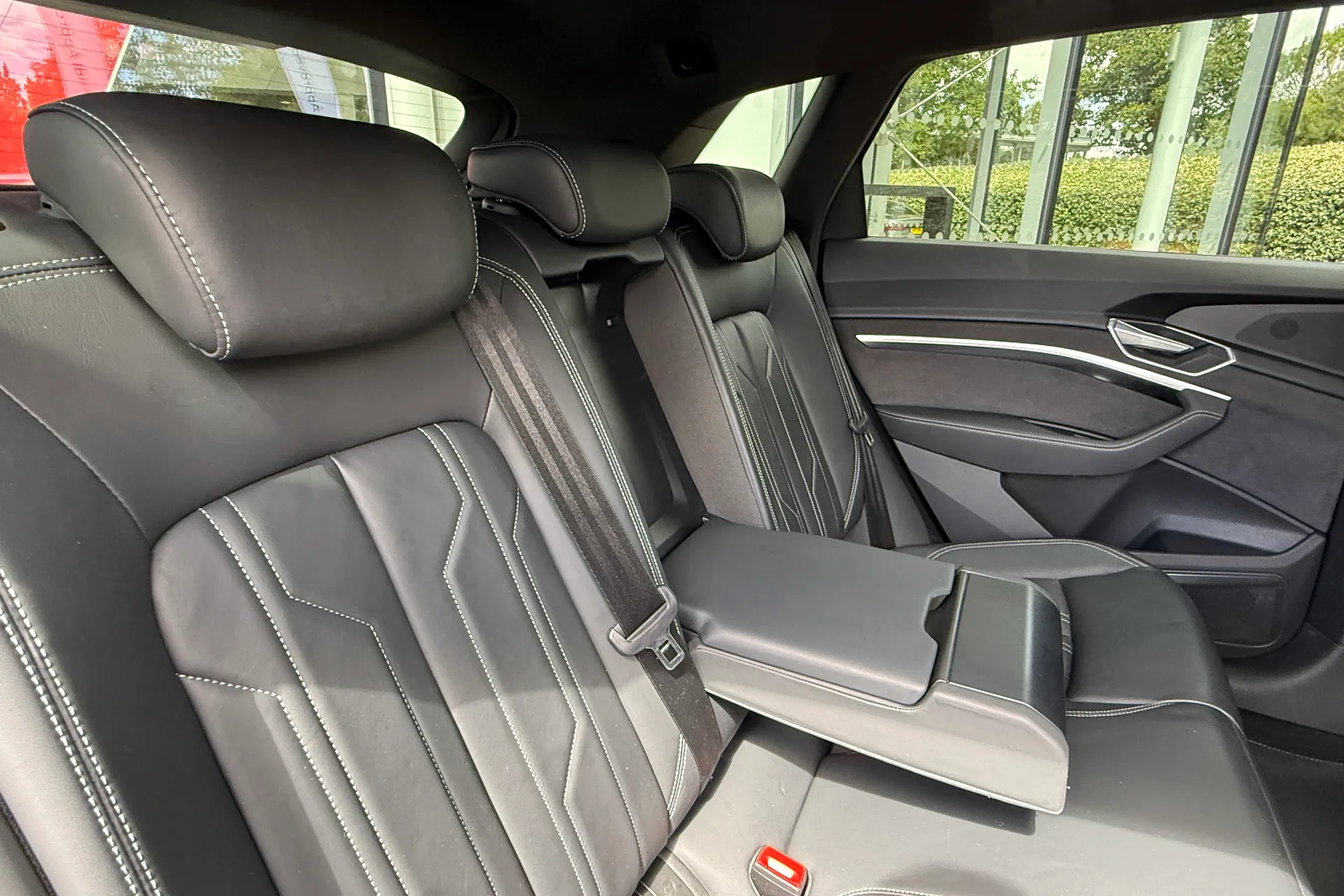 Audi e-tron thumbnail image number 45