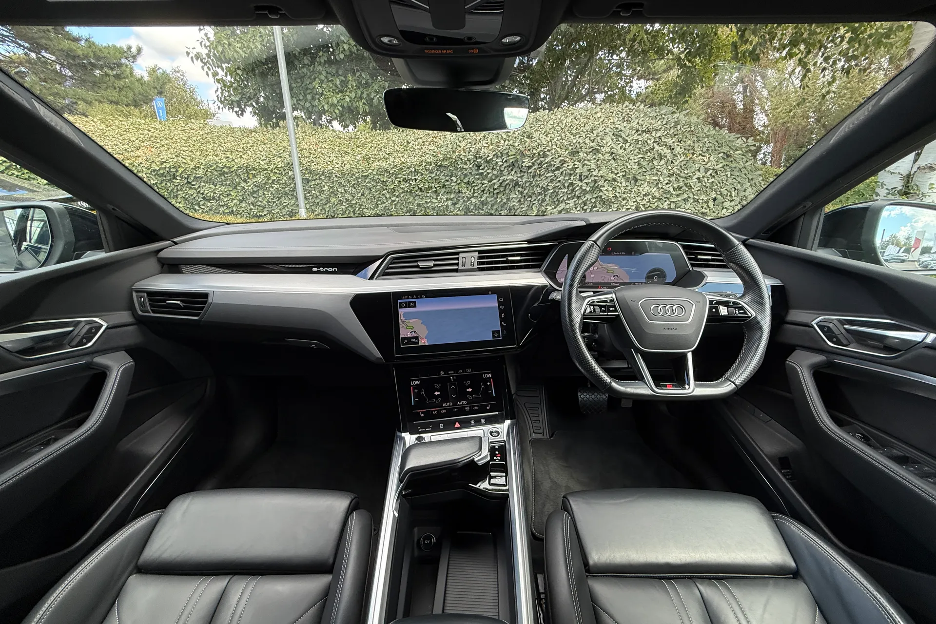 Audi e-tron thumbnail image number 5