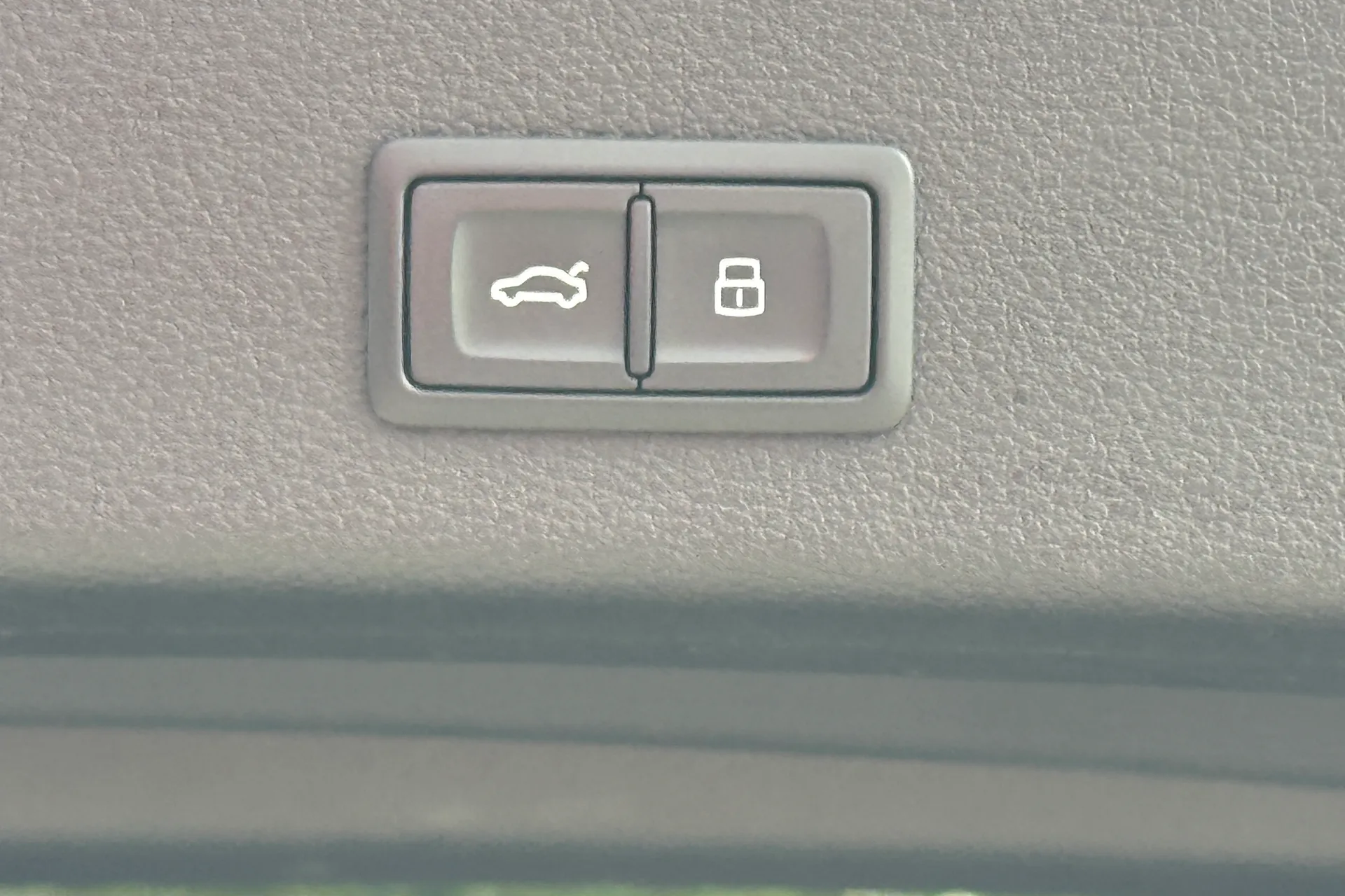 Audi e-tron thumbnail image number 47