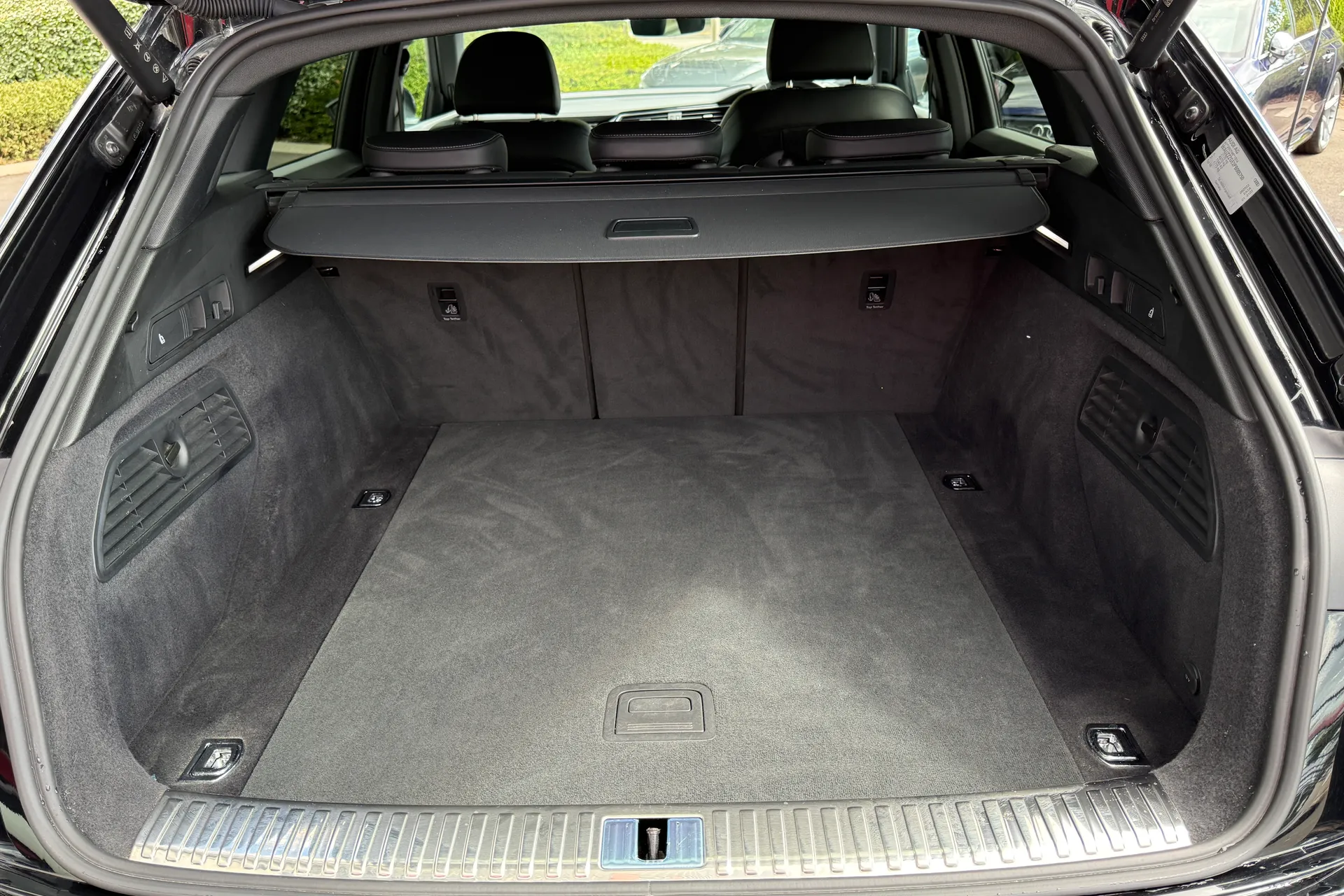 Audi e-tron thumbnail image number 48